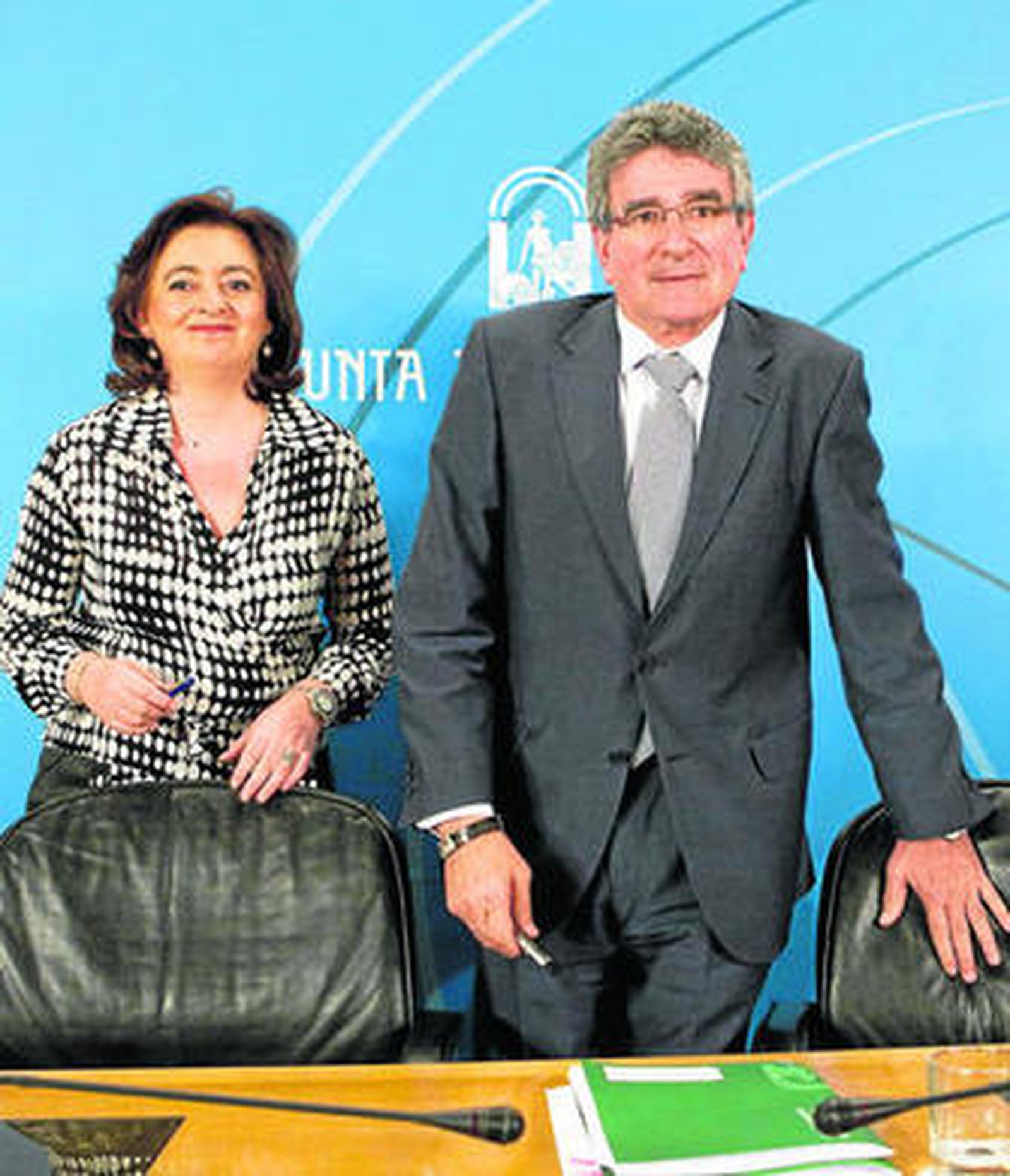 Mar Moreno y Luis Pizarro, ayer en la rueda de prensa posterior al Consejo de Gobierno.