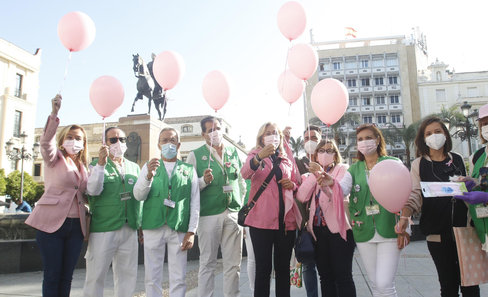 La celebración del Día Contra el Cáncer de Mama en Córdoba, en fotografías