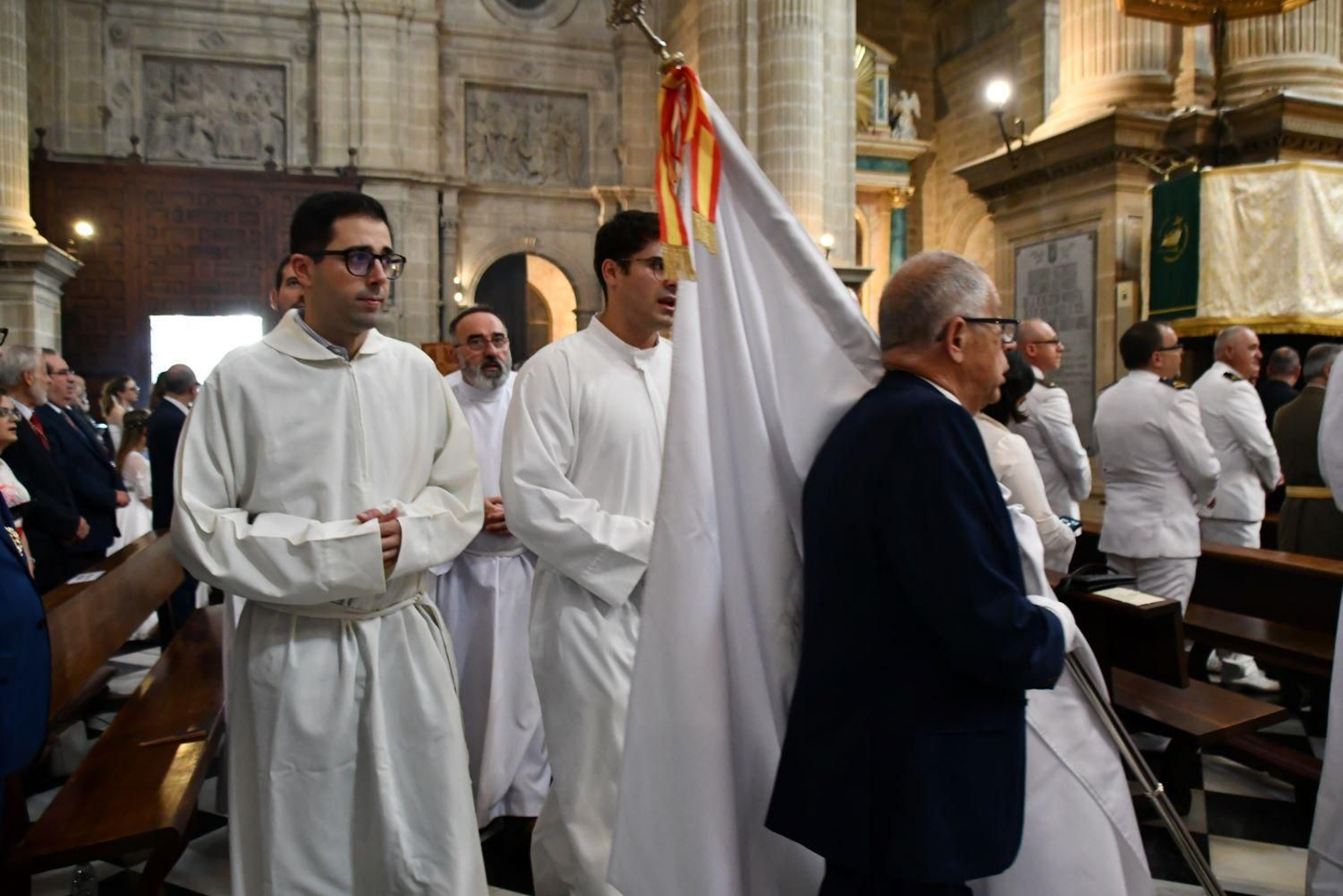 El Santísimo Sacramento llena de esperanza el corazón de los fieles jiennenses, en imágenes