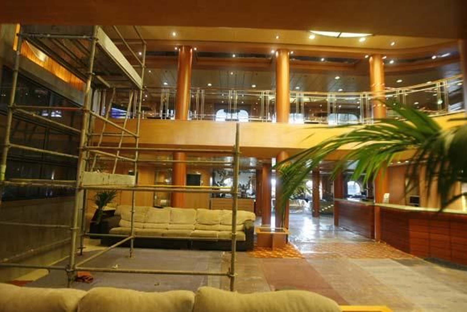 Más de 200 operarios de Navantia participan en la revisión del buque de Iberocruceros

Foto: Joaquin Pino