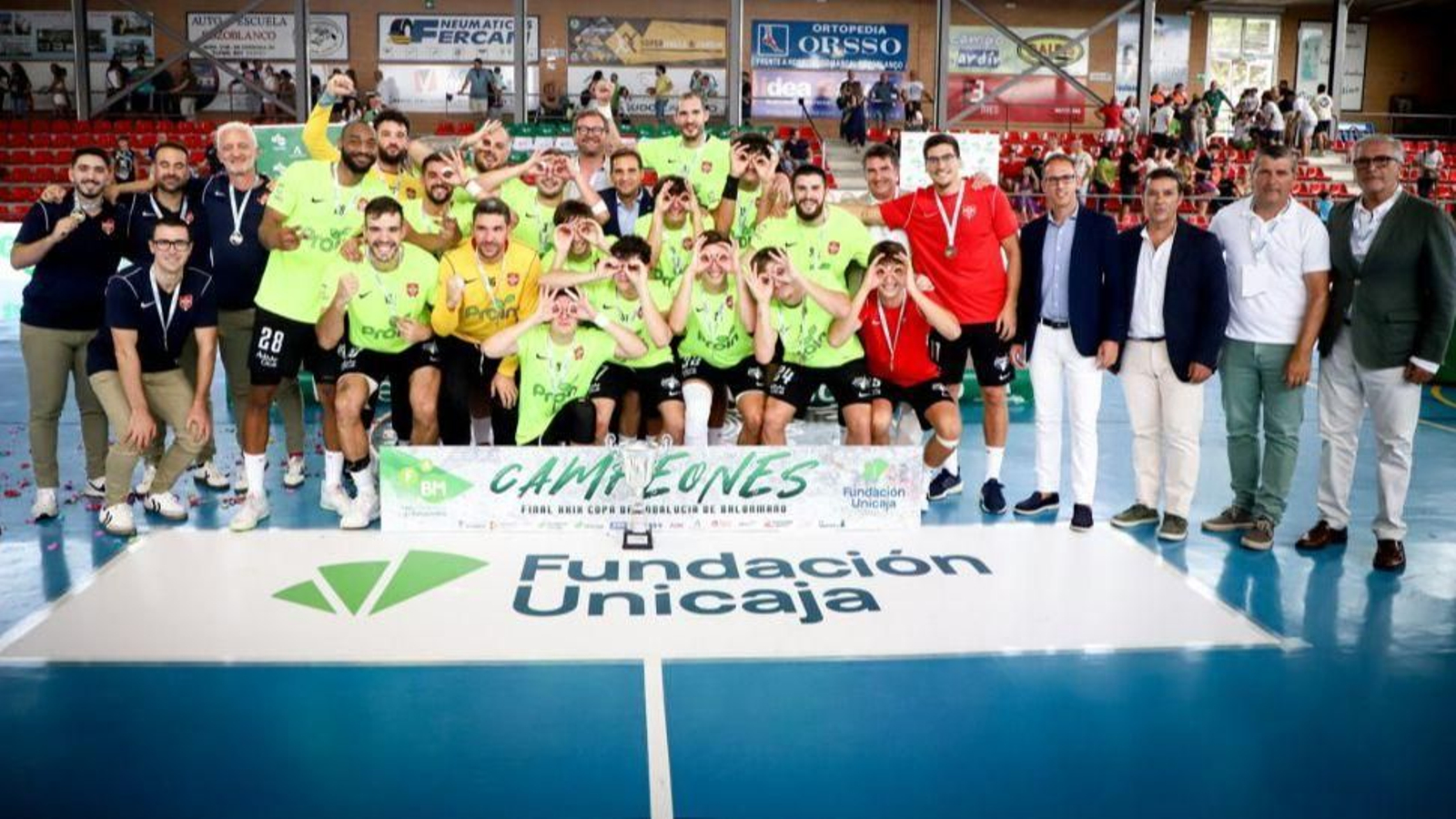 El Bm Triana festeja el título de campeón de Andalucía