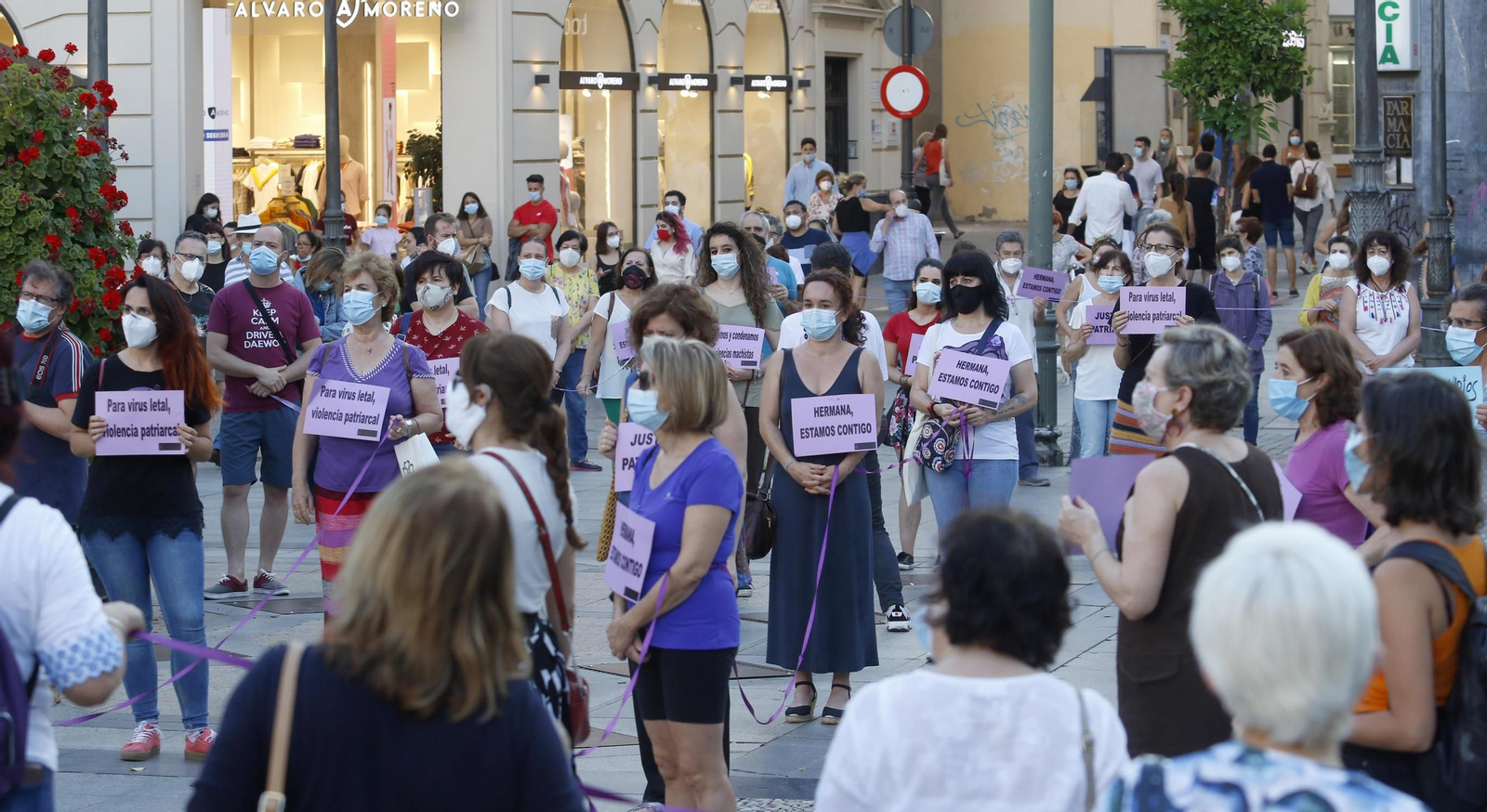 Las fotografías de la concentración en rechazo a la sentencia de La Manada de Pozoblanco en Córdoba