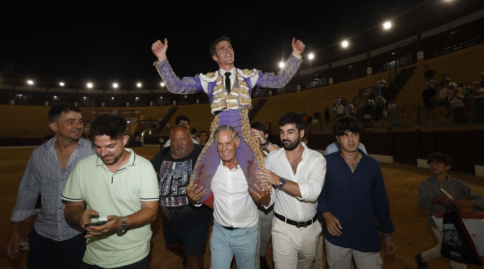 La reaparición de Borja Jiménez con toros de Victorino Martín en la Feria de La Línea , en imágenes