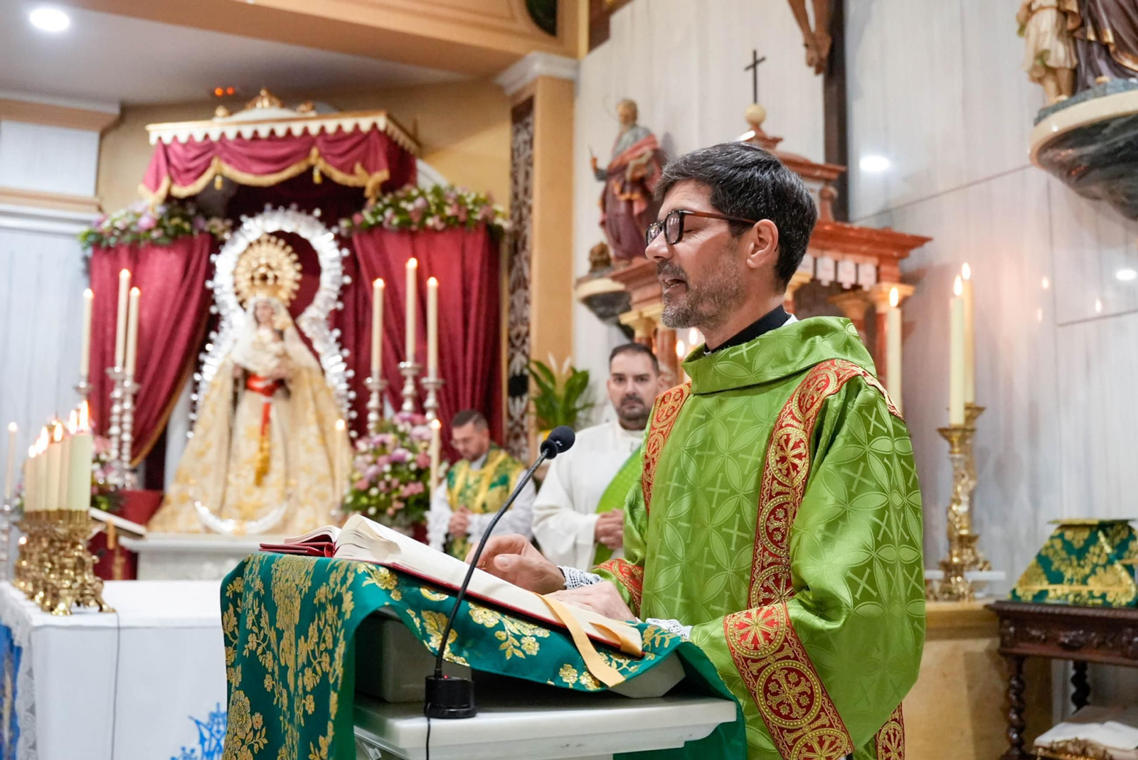 Las imágenes del la misa en Macael ofrecida por los niños y familias