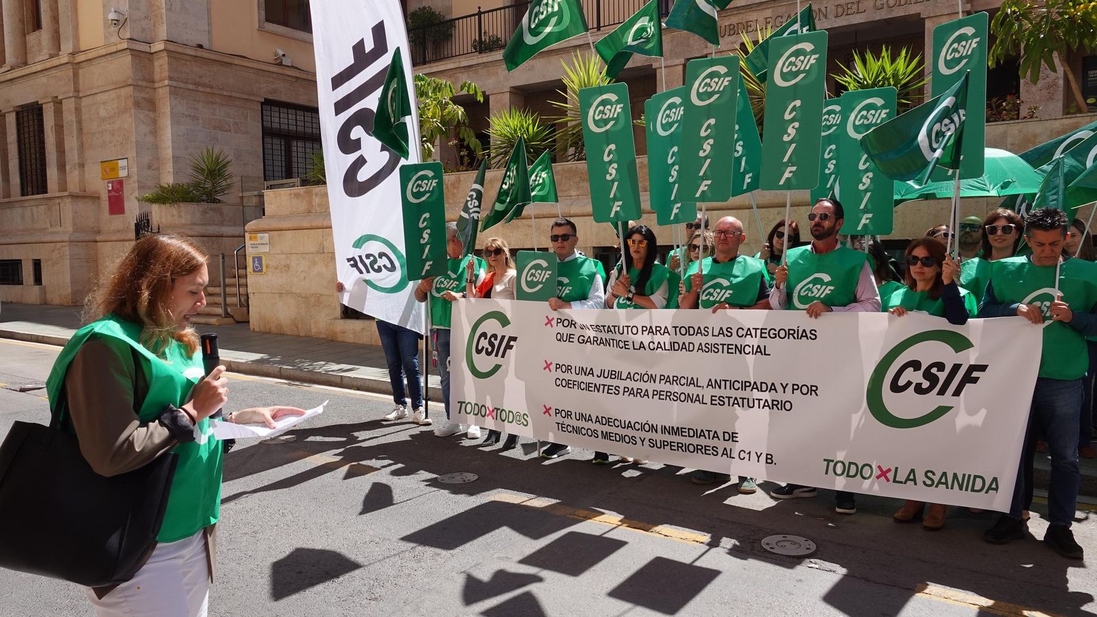 Movilización frente a la Subdelegación del Gobierno en Almería