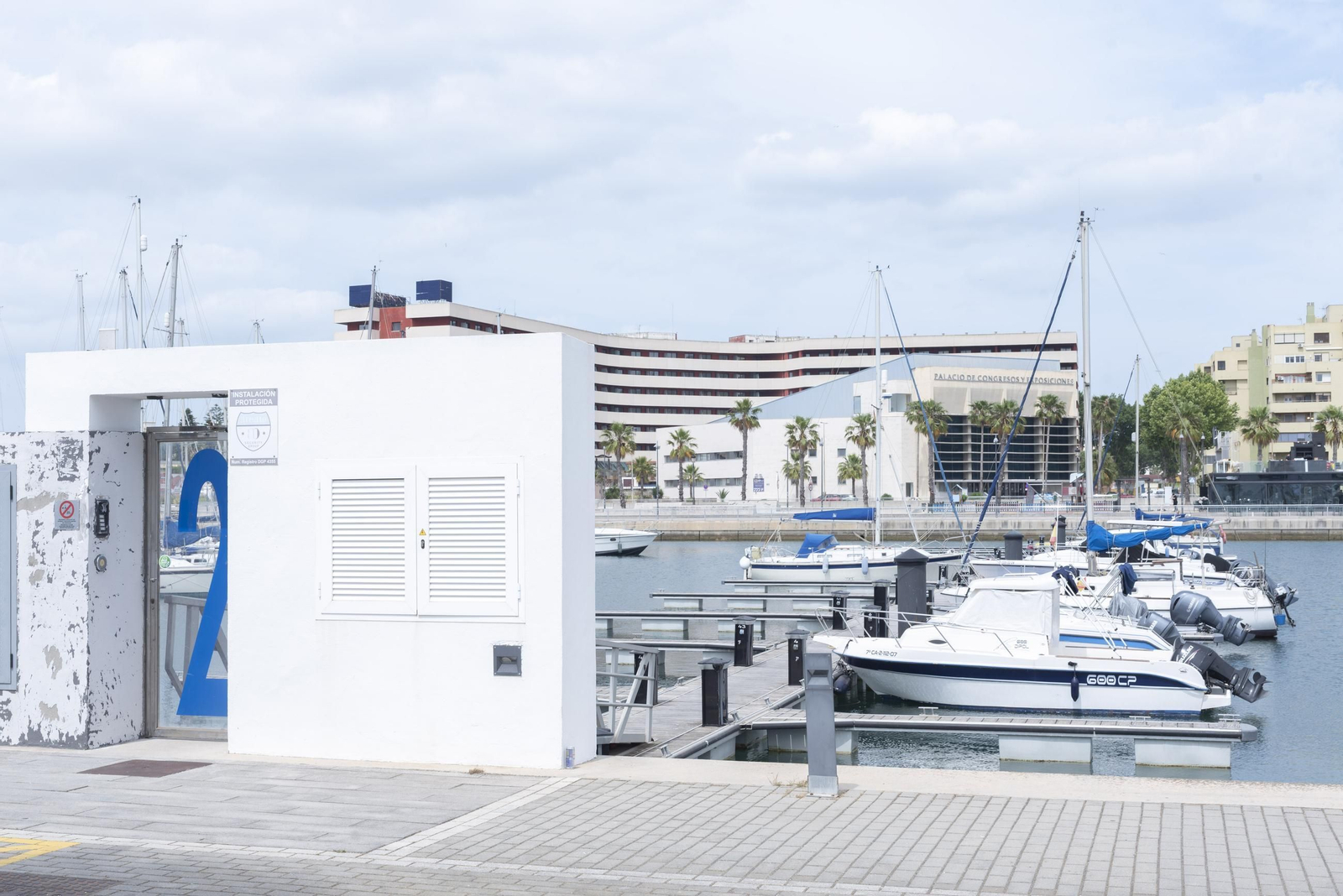 Fotos del puerto deportivo de Marina Alcaidesa en La Línea