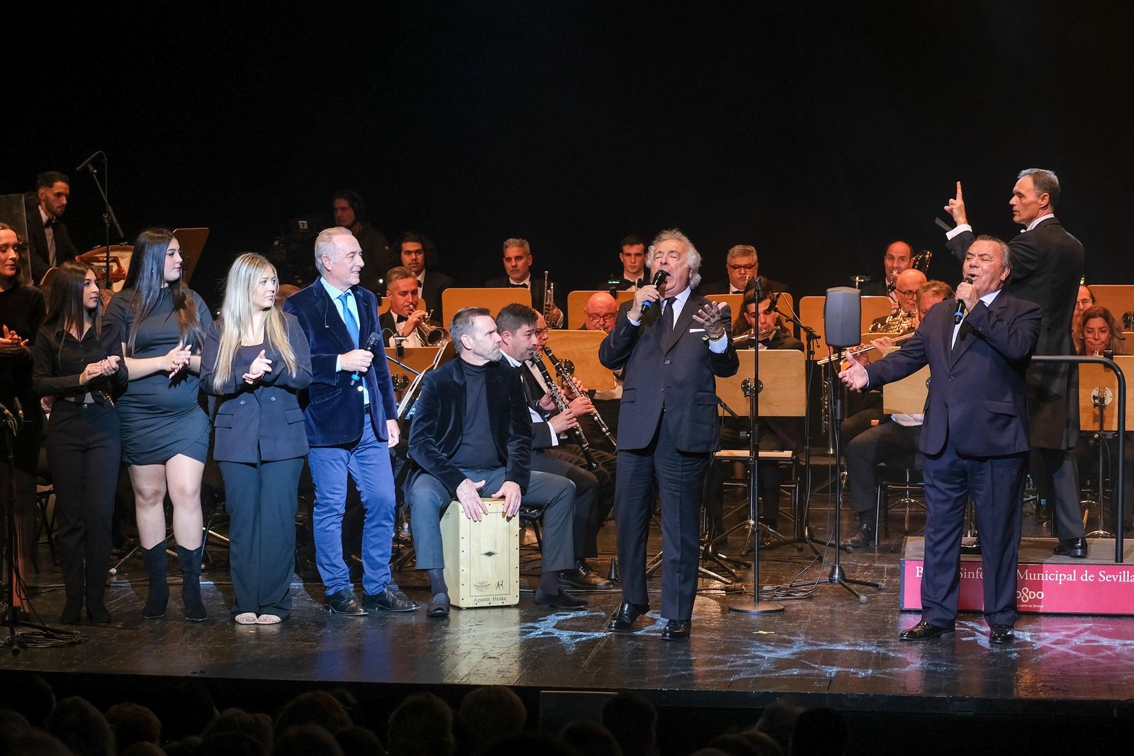 Imágenes del espectáculo Así canta nuestra tierra en Navidad, de la Fundación Cajasol y Alalá