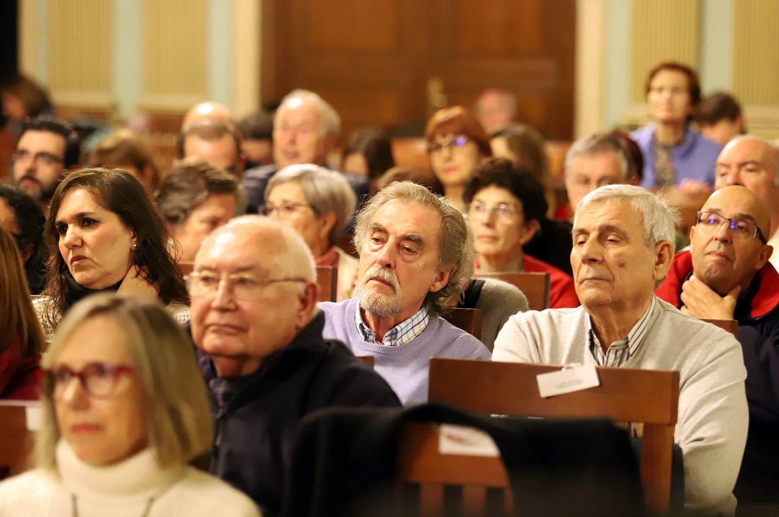 Imágenes de la charla de Juan Pérez Mercader y Rosa María Calaf  sobre la vida, su origen, el universo y la exploración espacial