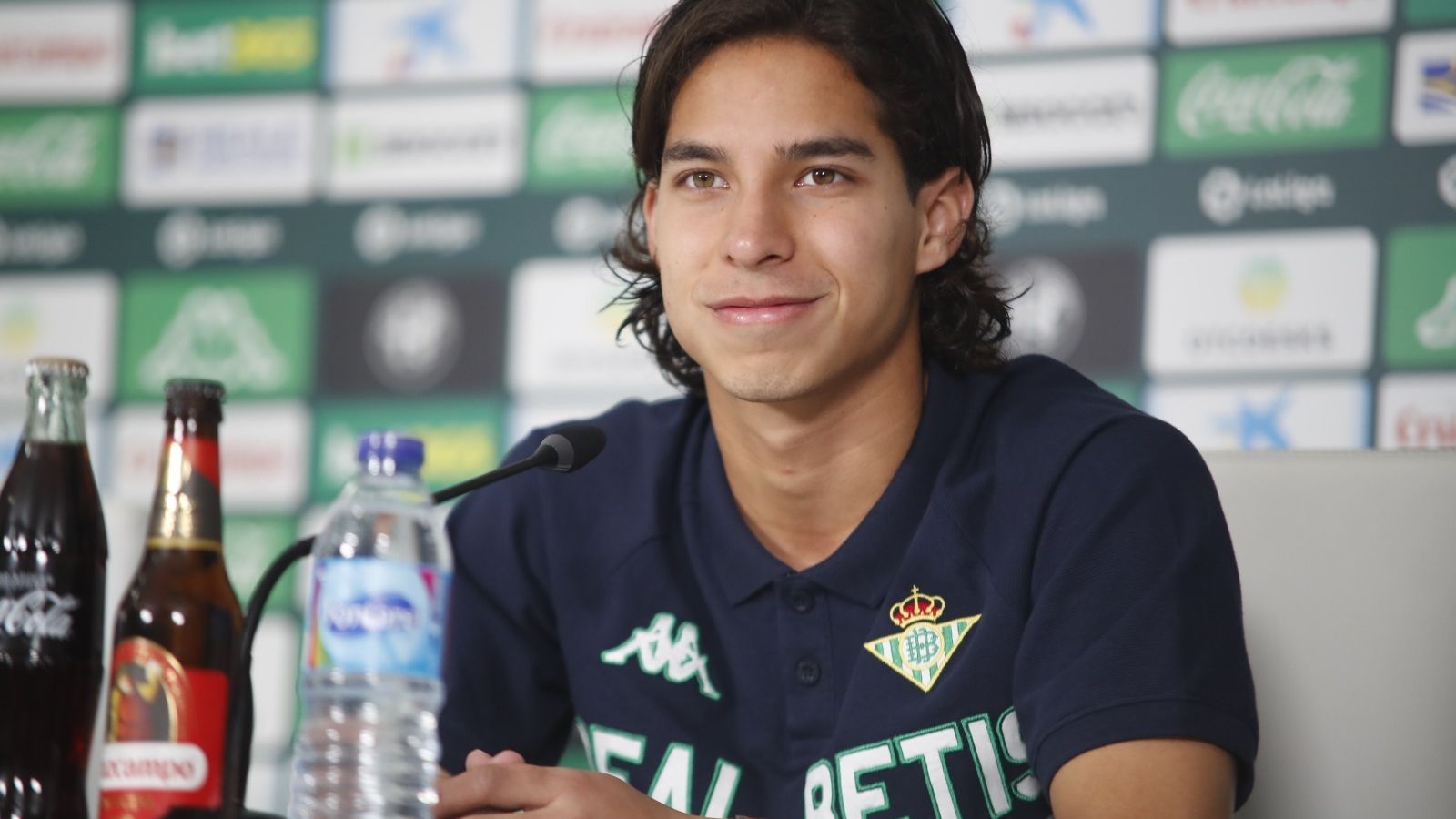 Diego Lainez, durante su presentación.