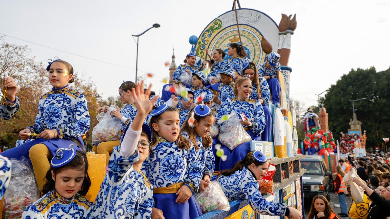 Las fotos de la ínsolita salida de los Reyes Magos del Ateneo un 4 de enero