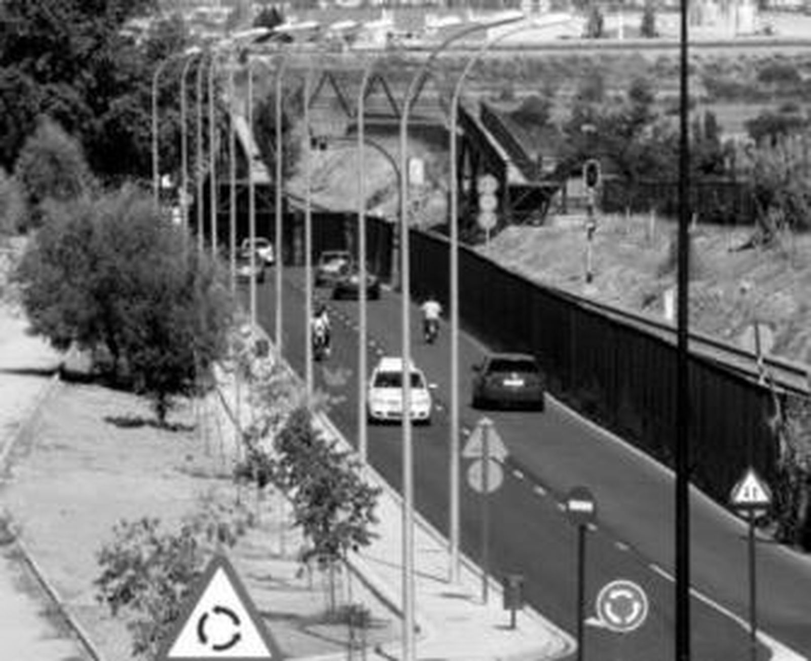 Los peatones ya pueden transitar por la Avenida de Maracena.