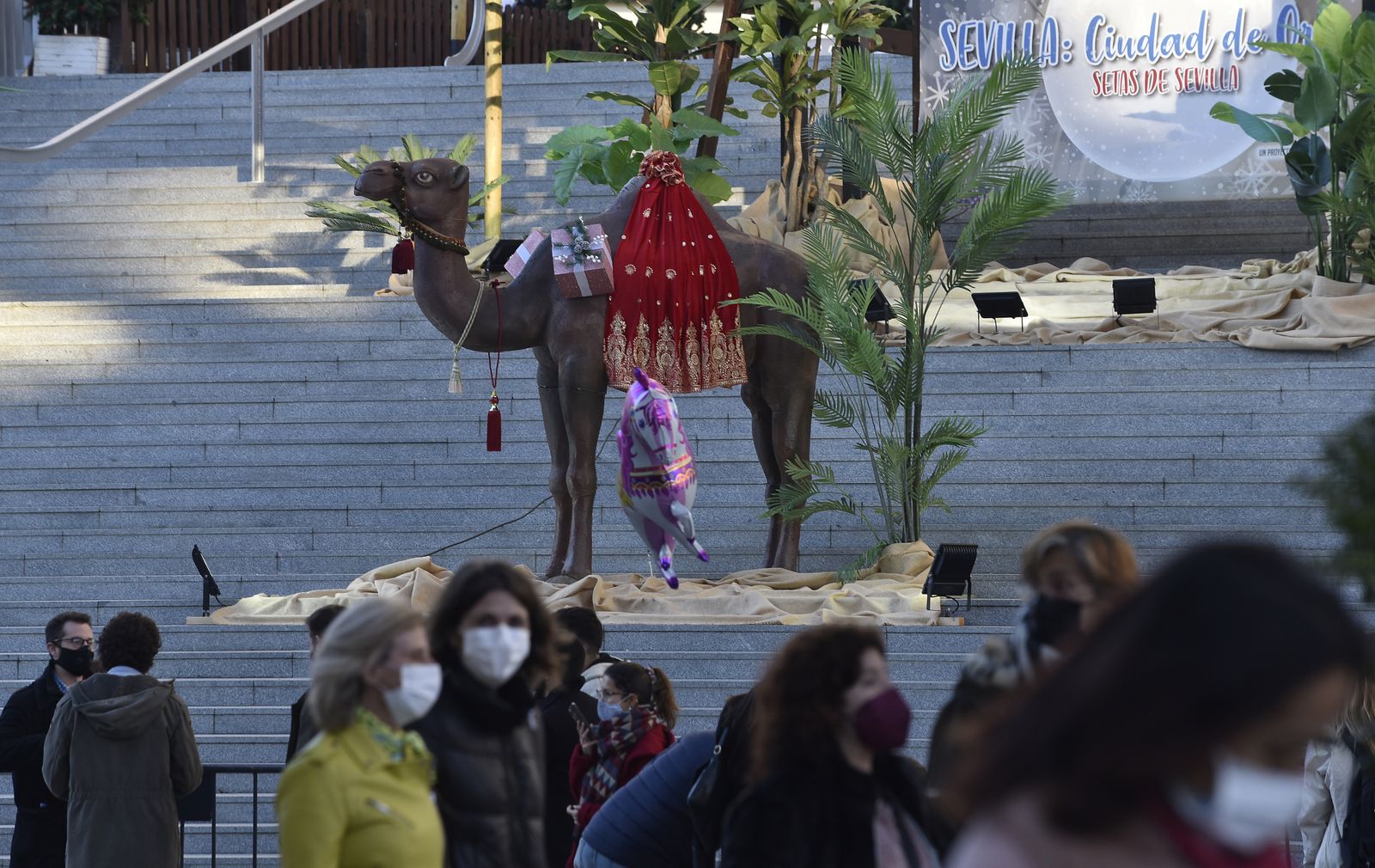 Sábado de ambiente, y encendido de luces de Navidad en Sevilla