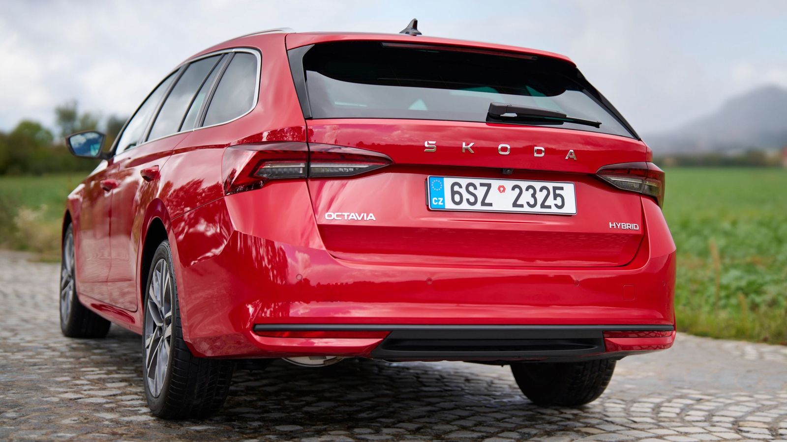 La capacidad de los maleteros de estas nuevas versiones Hybrid se reducen algo más del 20 por ciento respecto a otras variantes del Octavia con diferentes motores.
