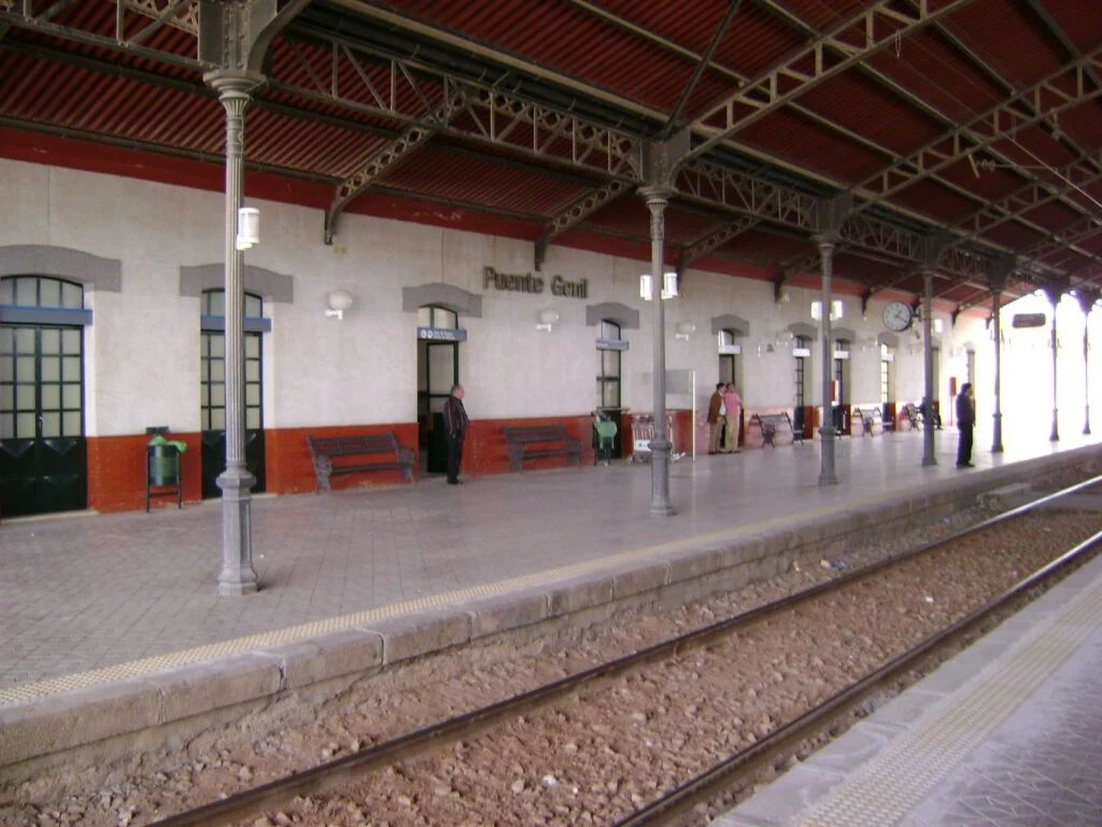 Antigua estación ferroviaria de Puente Genil.