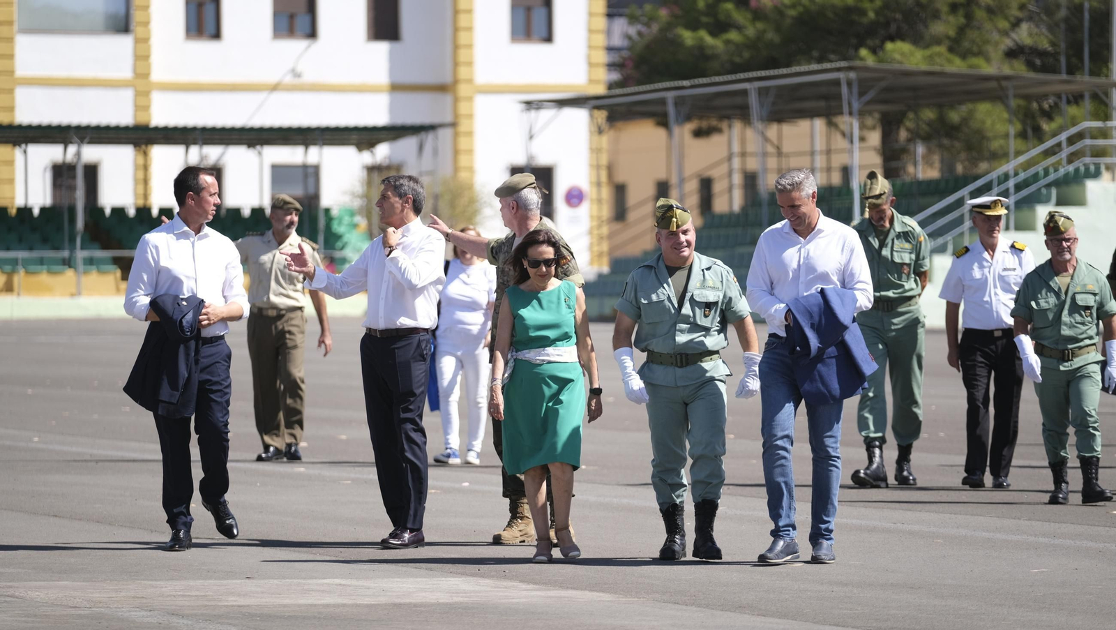 La Ministra de Defensa, Margarita Robles, visita la Base de La Legión en Viator, en imágenes