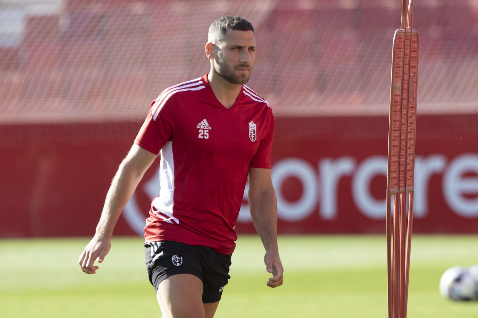 Shon Weissman, en un entrenamiento en el Nuevo Los Cármenes.