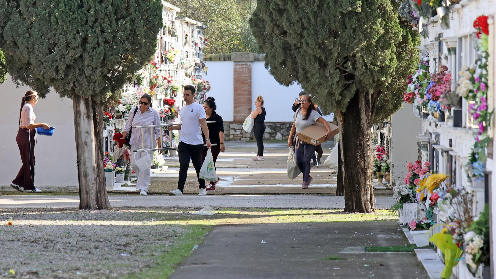 Imágenes del cementerio de Jerez en el Día de los Fieles Difuntos