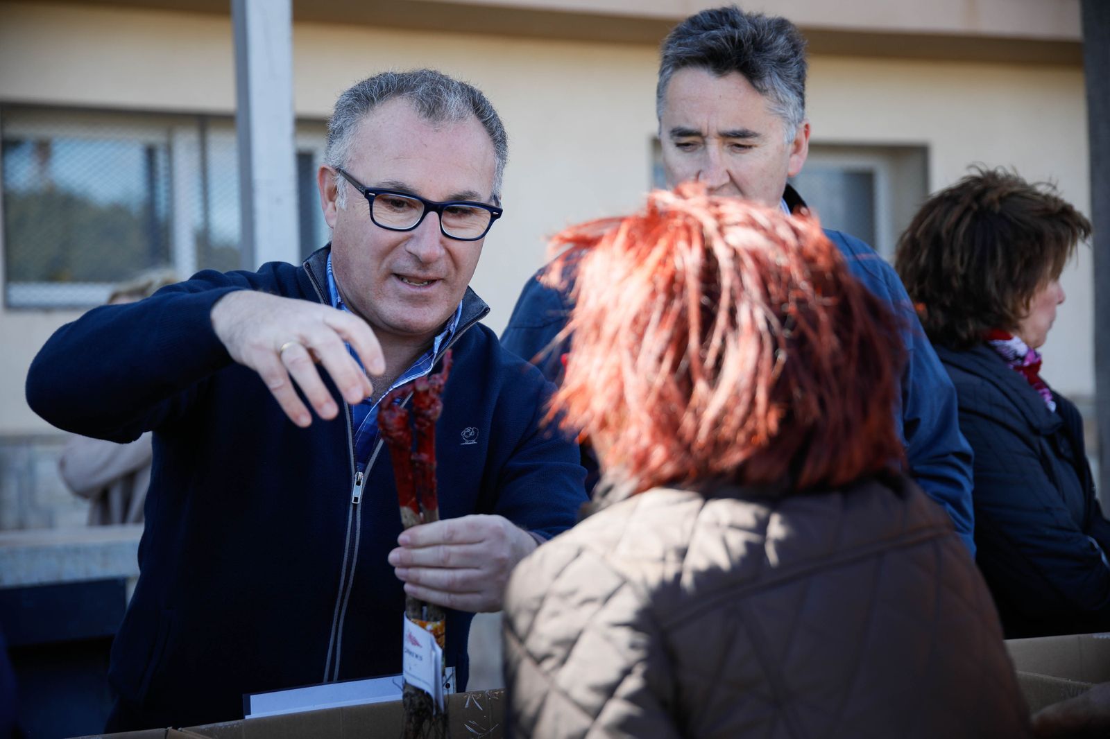 Imágenes del reparto de Parras en Alhama de Almería