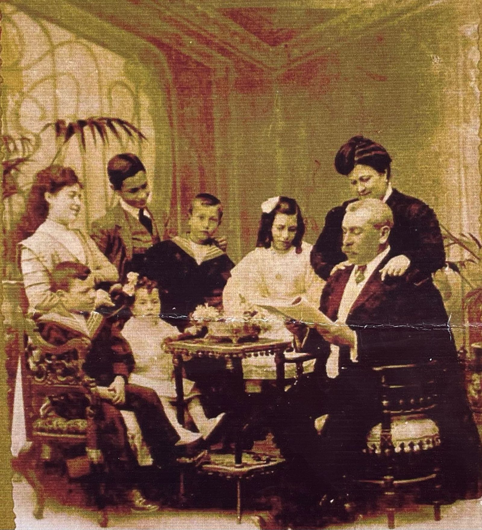 Manuel Grosso Romero con su esposa e hijos