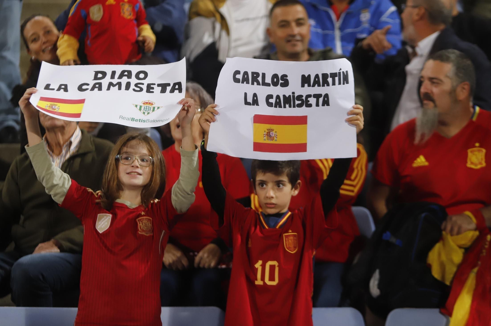 Gran ambiente para ver la selección española sub-21 en Huelva