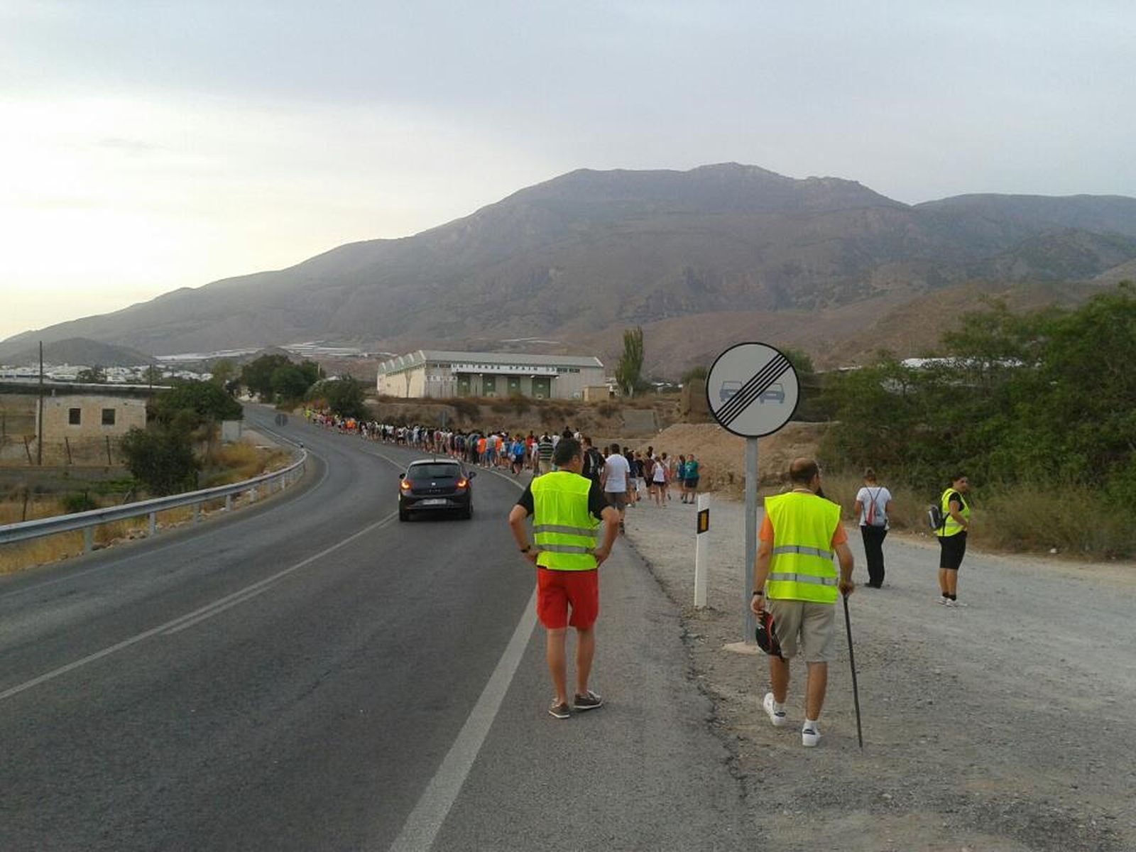 Tráfico prohíbe la circulación de peatones entre Dalías y El Ejido por el Cristo de la Luz