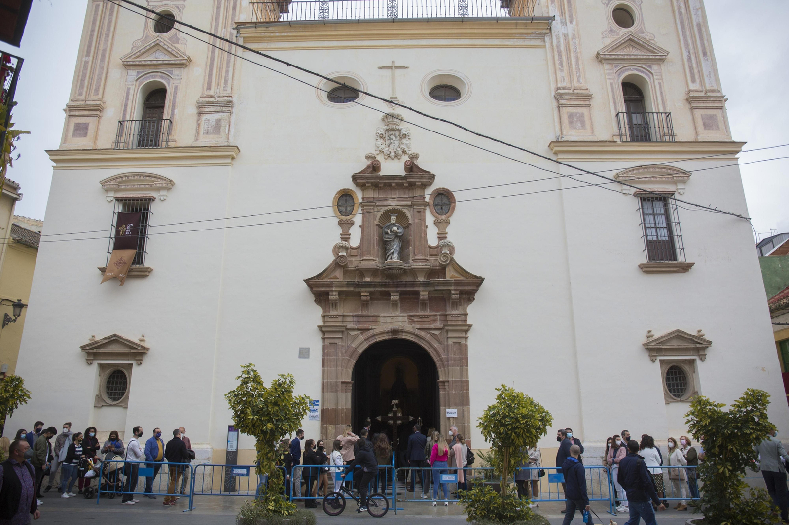 Las fotos del Domingo de Ramos, con largas colas en los templos