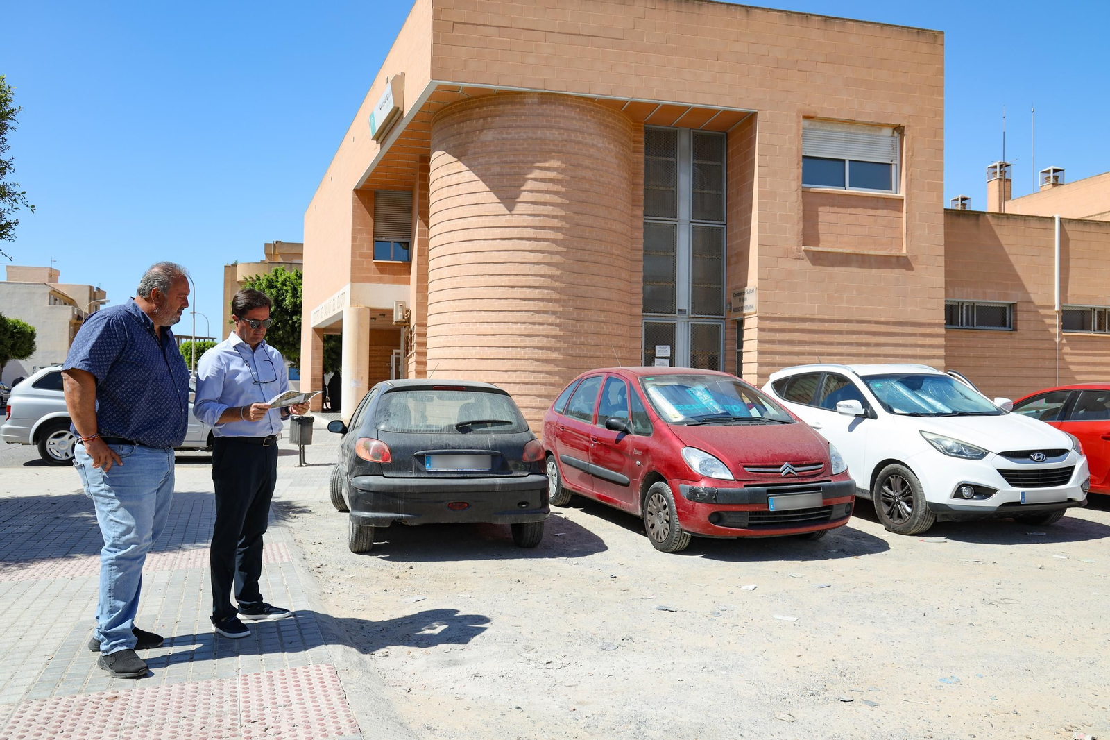 El alcalde ha visitado el futuro parking junto al centro de salud.
