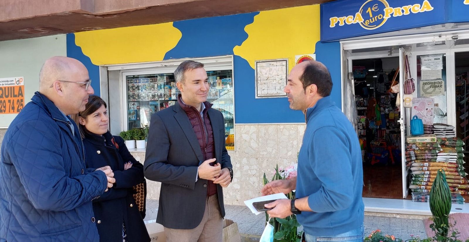 Visita del delegado a comercios de Huércal-Overa