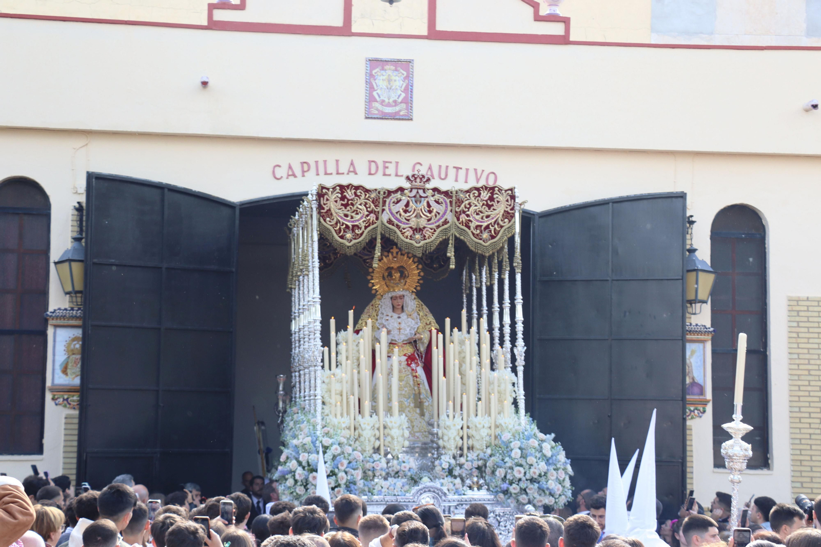 Las mejores imágenes del lunes Santo en Huelva: Hermandad del Cautivo