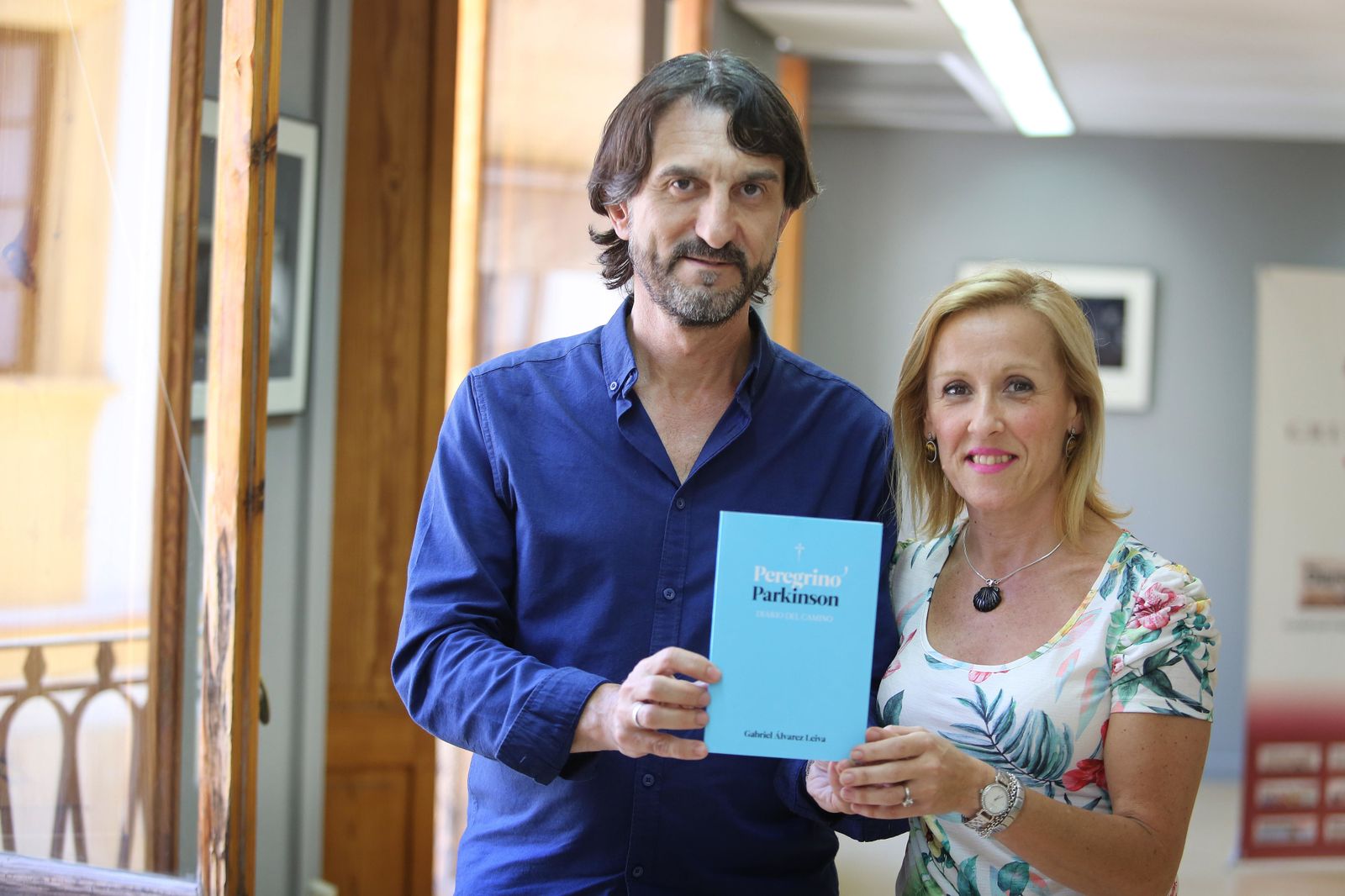 Gabriel Álvarez narra en su 'Peregrino Parkinson' sus vivencias en el Camino de Santiago junto a Carmen Martín Natera.