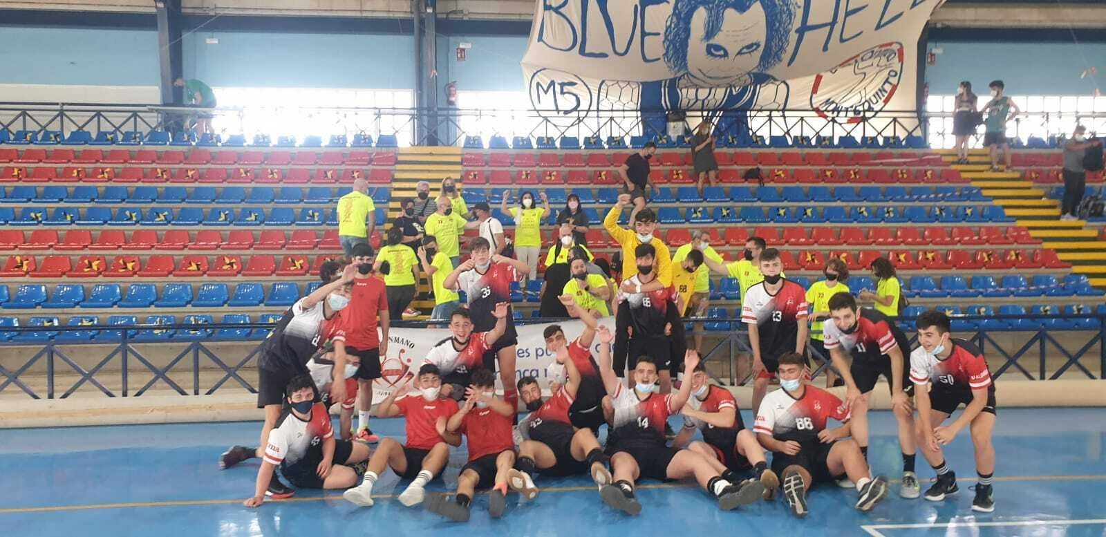 Los jugadores celebran un triunfo.