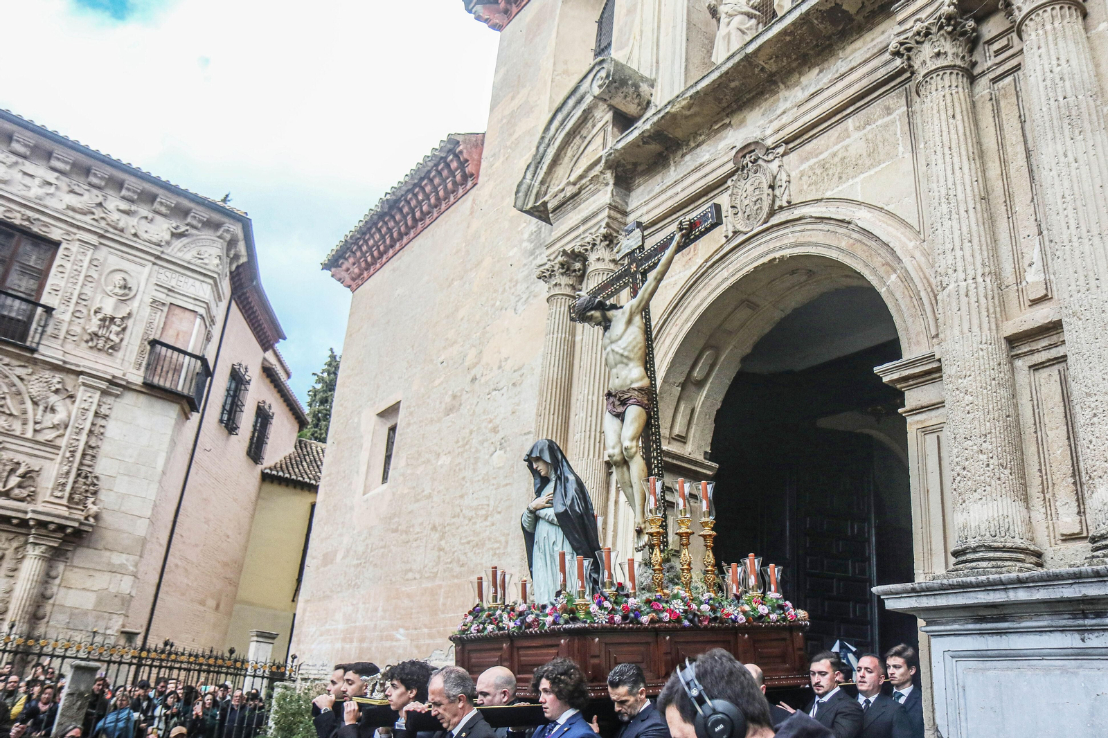 Fotogalería | El vía crucis de las cofradías de Granada en imágenes