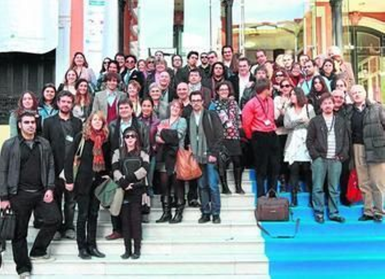 Los participantes en el Foro de Coproducción del Iberoamericano, en la escalinata de la Casa Colón.