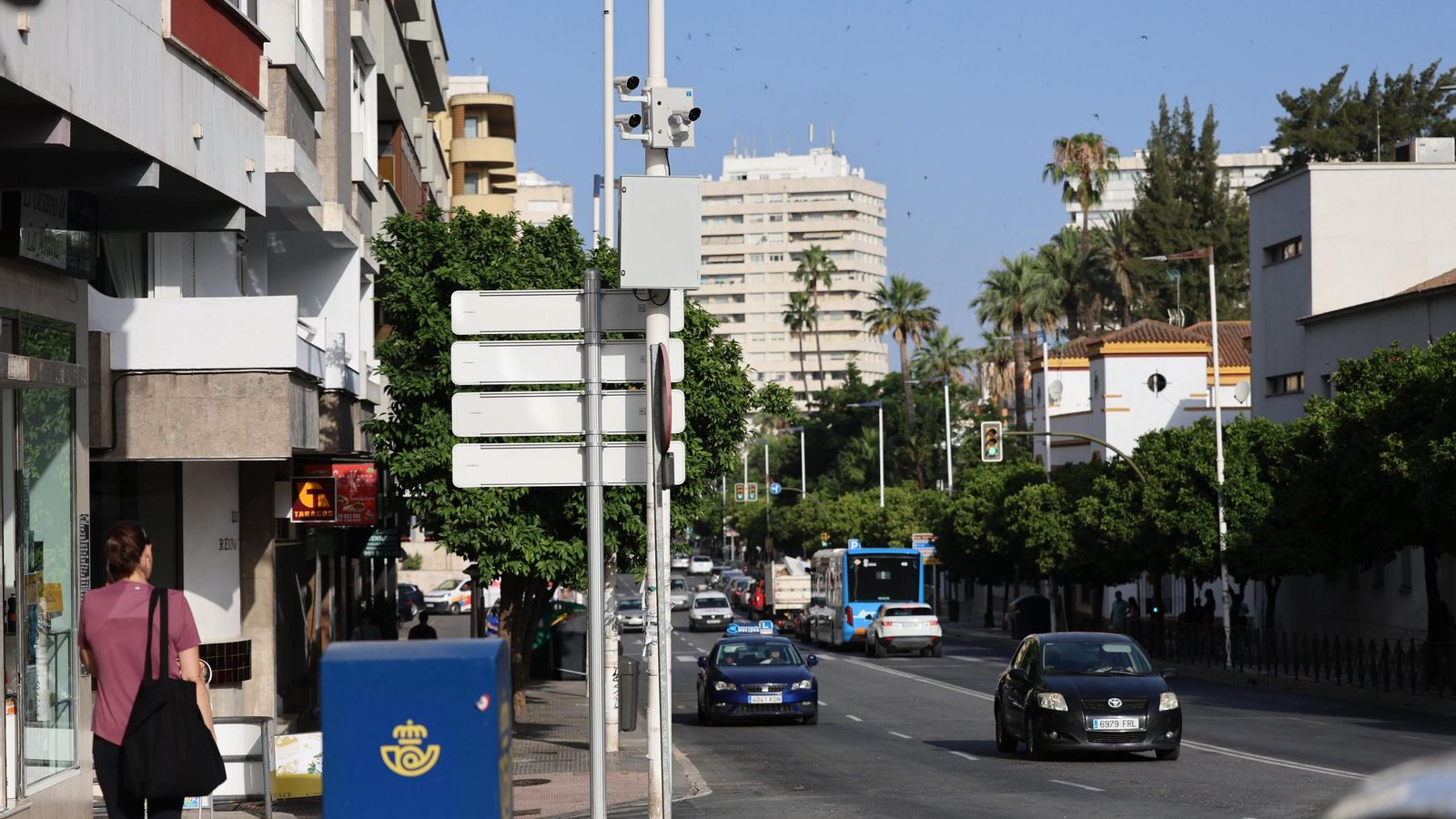 El radar con fotografía instalado en las calles de Huelva.
