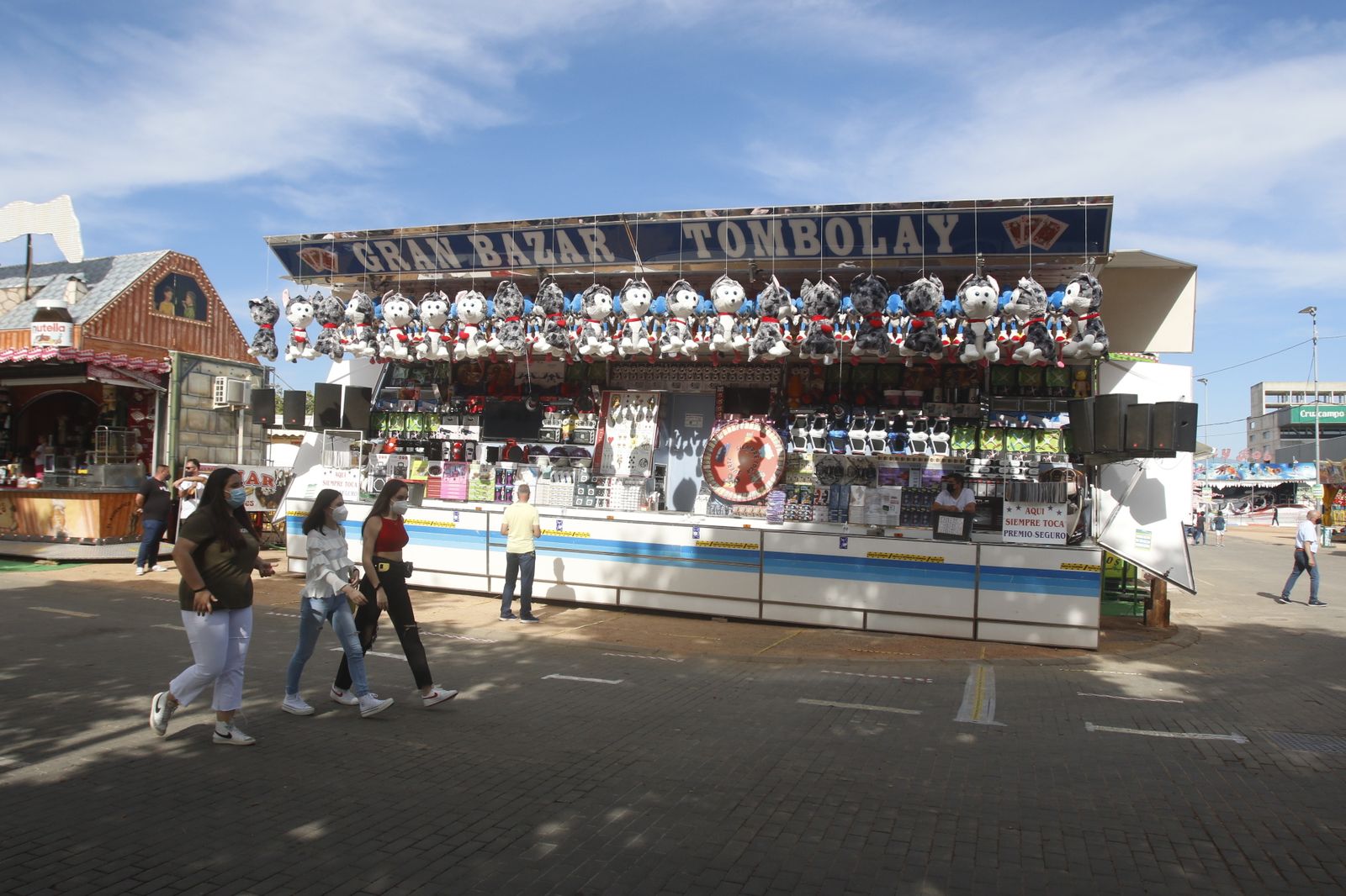 Primera jornada en el parque de atracciones de El Arenal, en imágenes