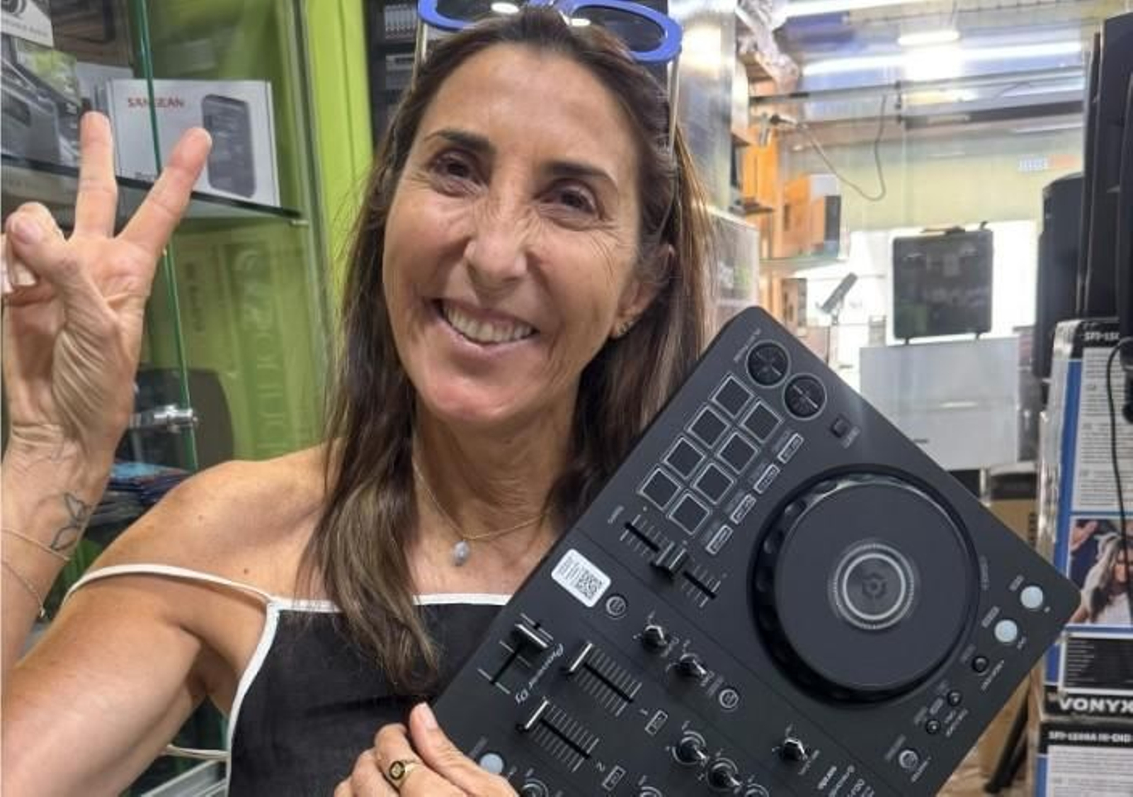 La presentadora se define así misma como PADJ en su nueva faceta musical