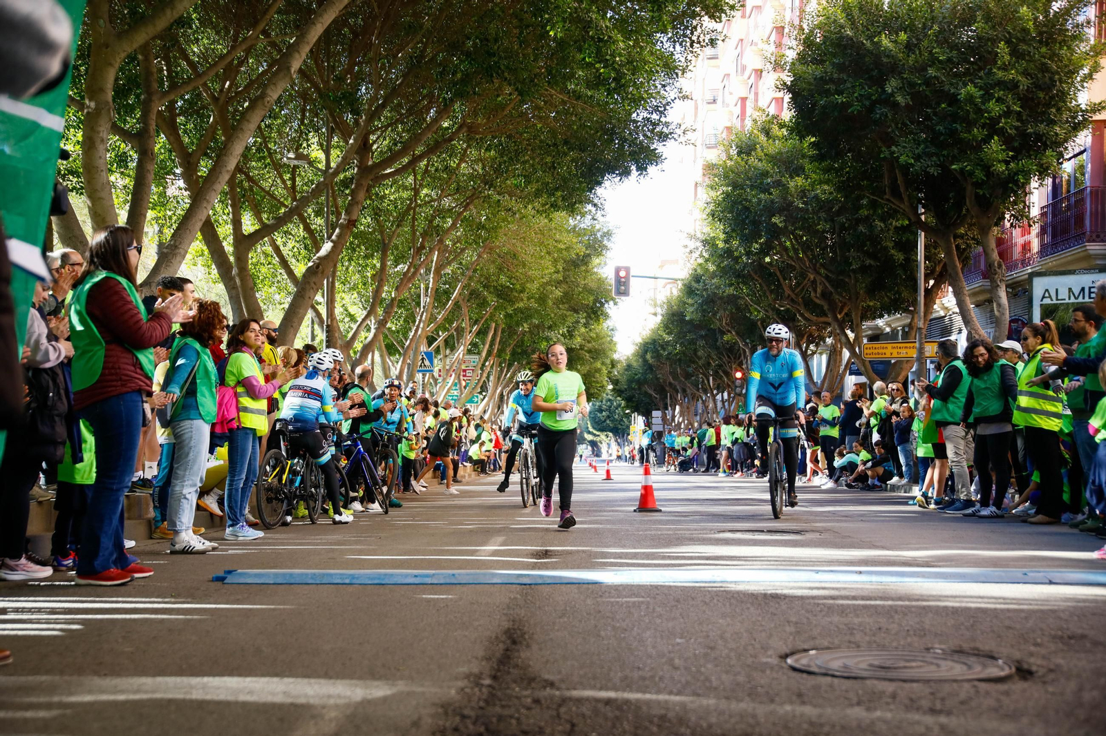 Imágenes de la Carrera contra el Cáncer de Almería