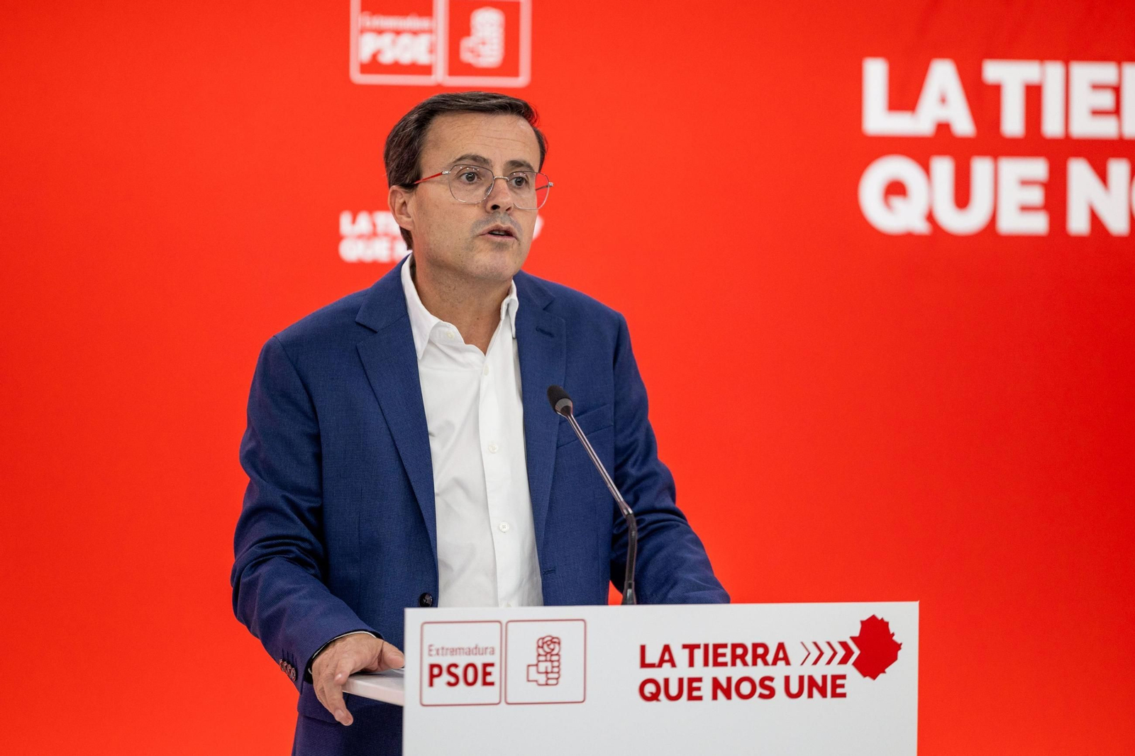 La dirección del PSOE extremeño propone a Miguel Ángel Gallardo como candidato a la Junta. La dirección del PSOE extremeño propone a Miguel Ángel Gallardo como candidato a la Junta.