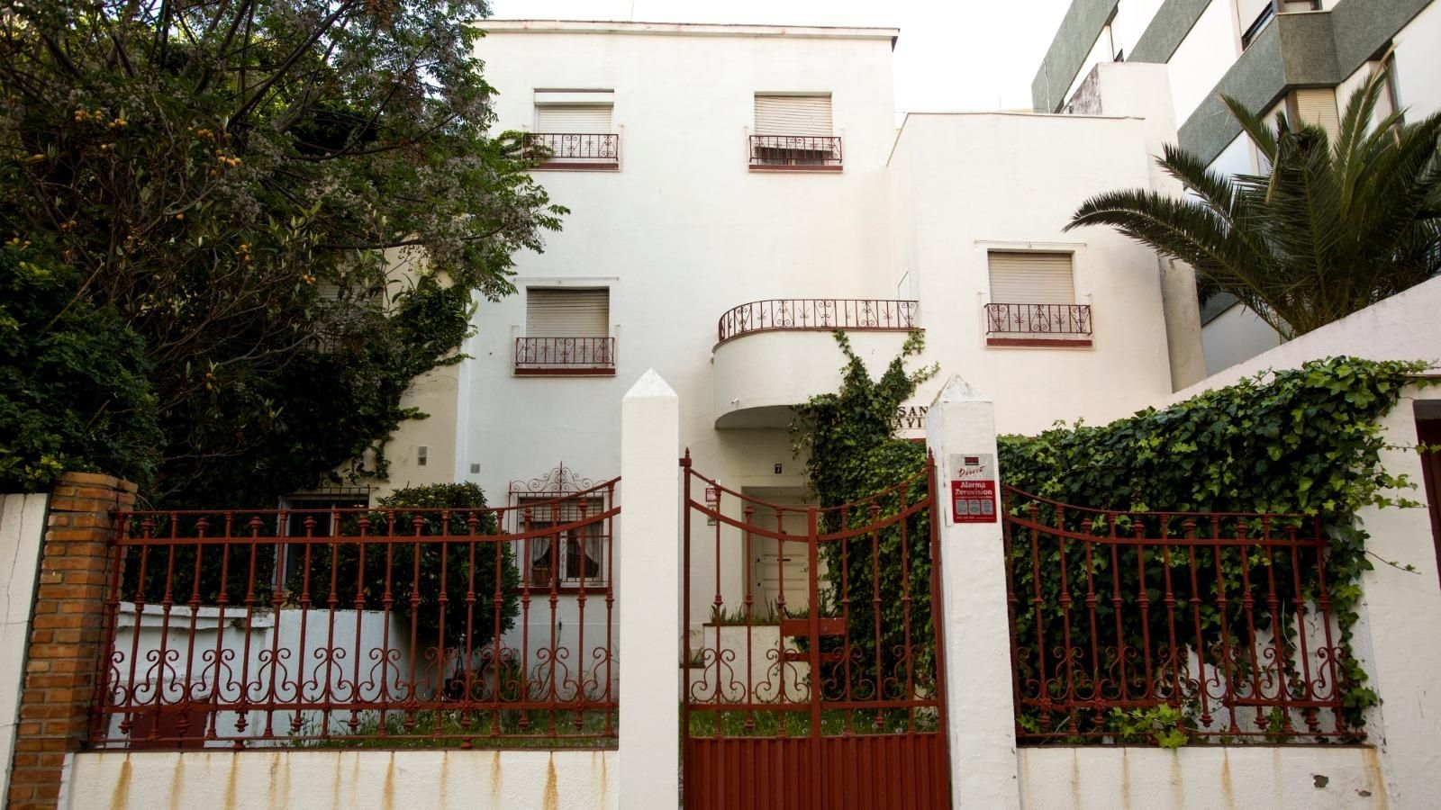 El chalé San Javier es otro de los que se mantiene en pie en la calle Pérgolas, en Bahía Blanca.