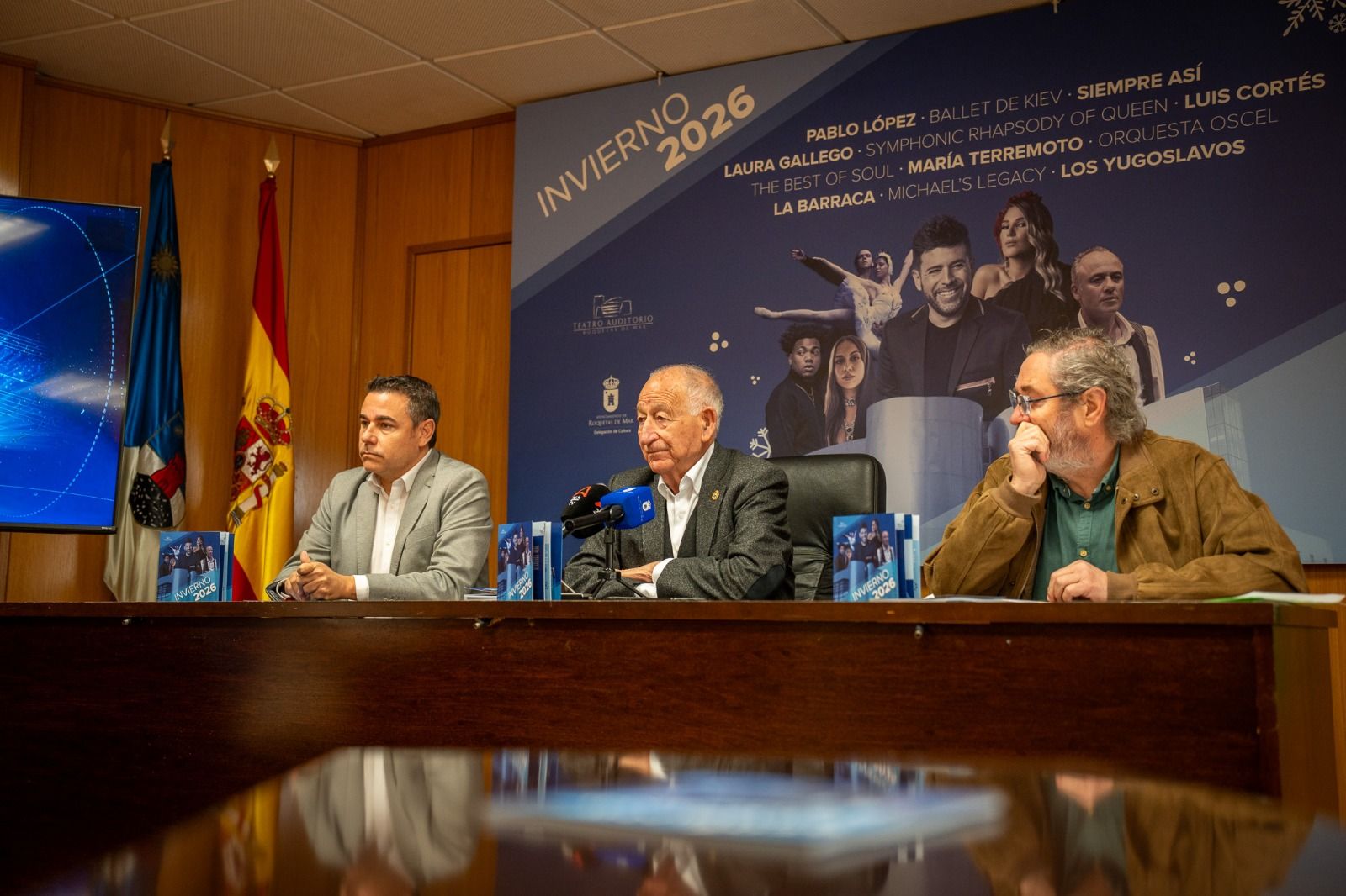 Gabriel Amat entre Daniel Salcedo y Ricardo Roldán.