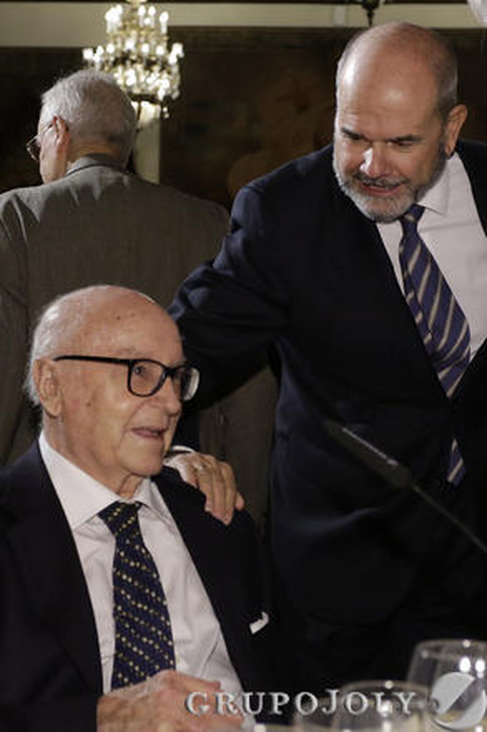 Manuel Clavero, con Manuel Chaves./ Antonio Pizarro/Juan Carlos Vázquez/ Juan Carlos Muñoz/Belén Vargas