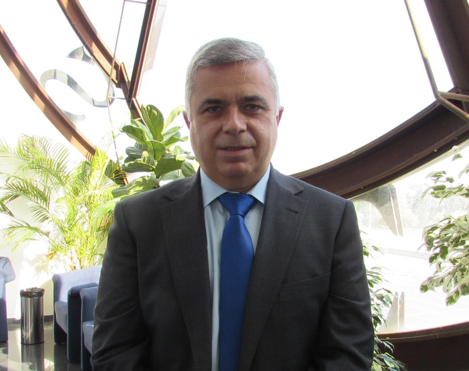 Salvador Pérez Litrán.