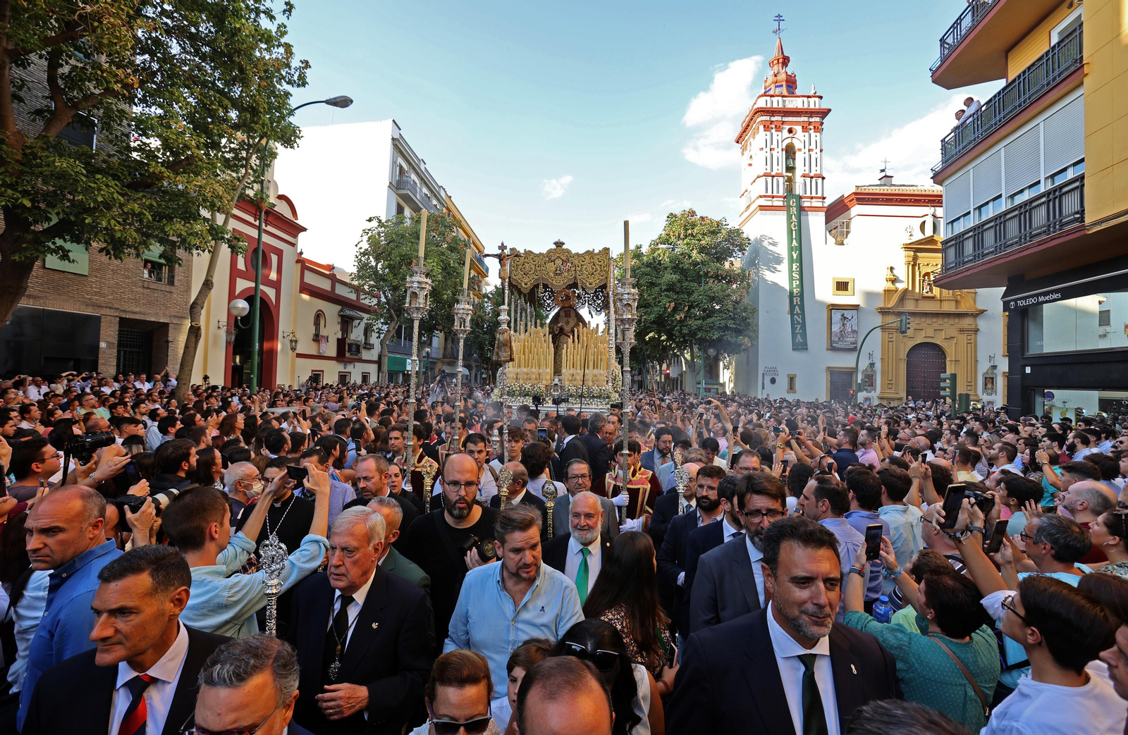 Salida extraordinaria de la Virgen de Gracia y Esperanza