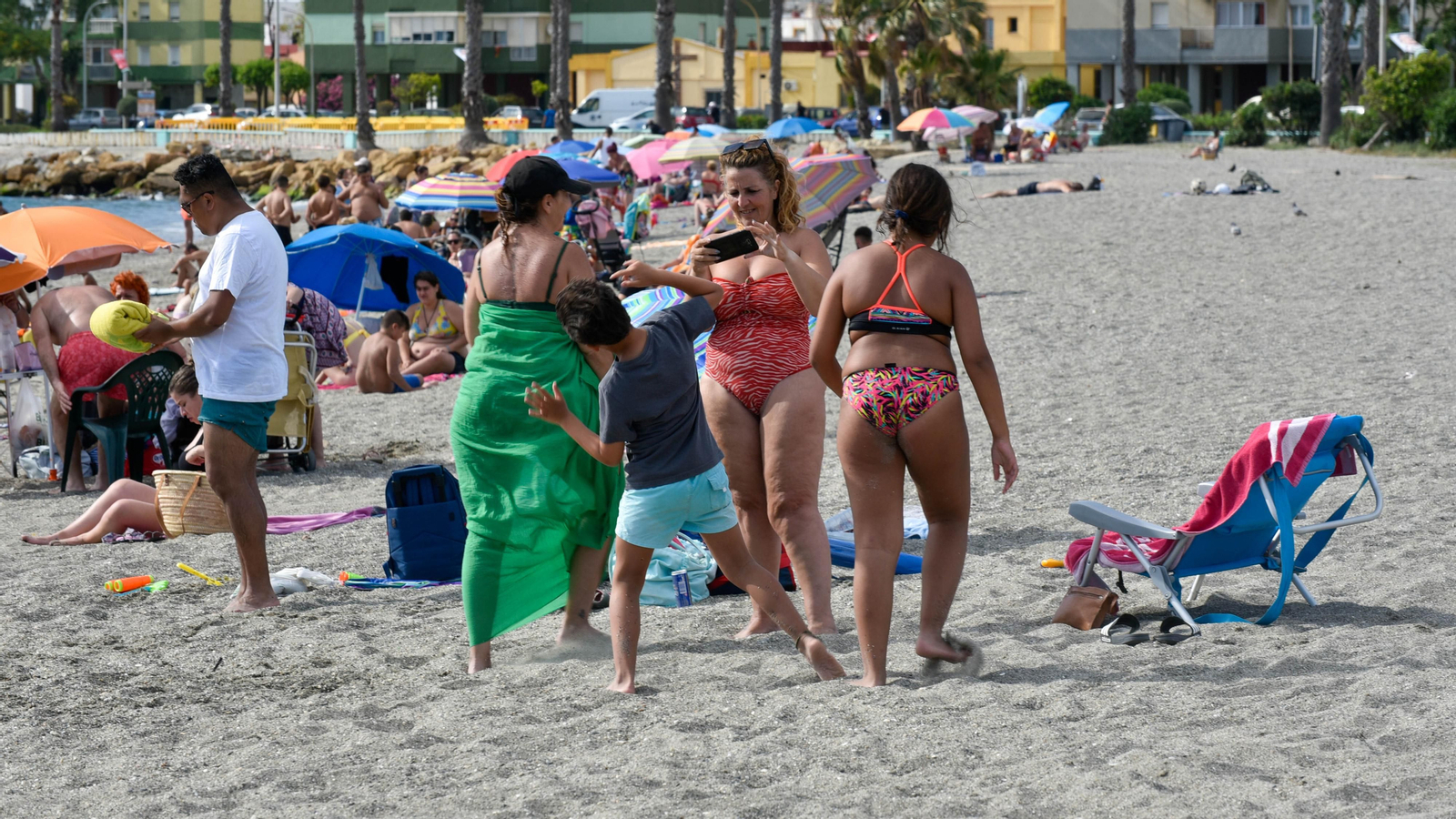 Las fotos de una tarde de sol y playa en La Línea