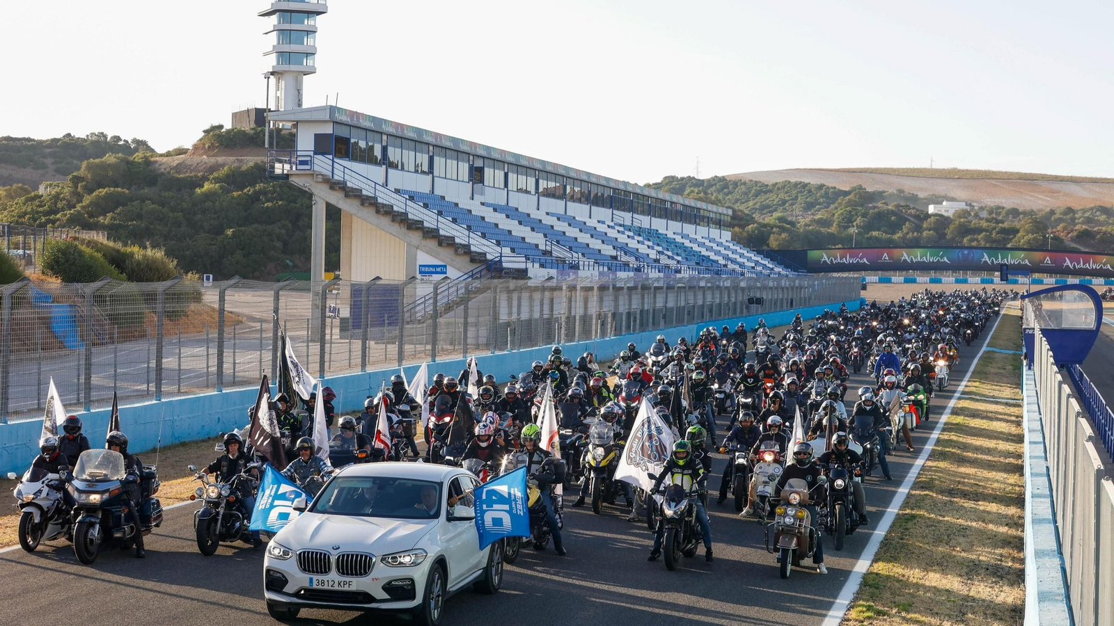 Récord de moteros sobre la pista del Circuito de Jerez.