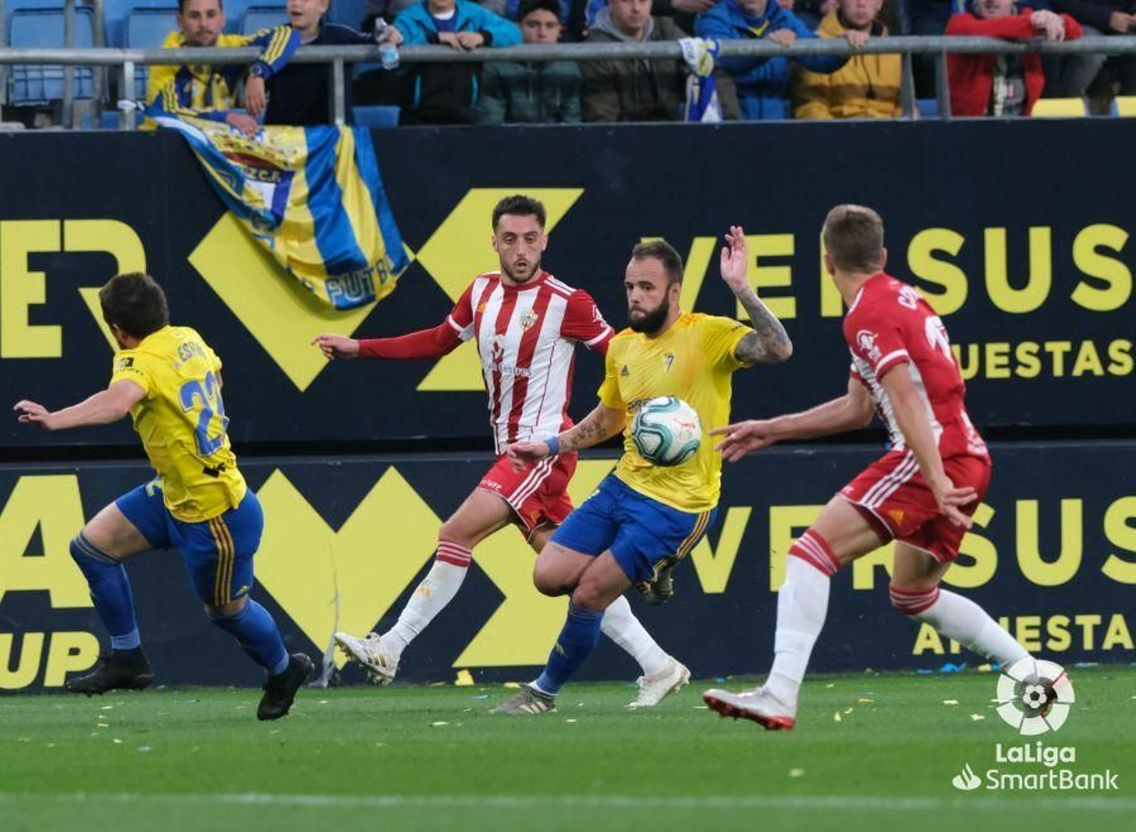 Aguza fue titular ante Cádiz y también frente al Fuenlabrada en casa