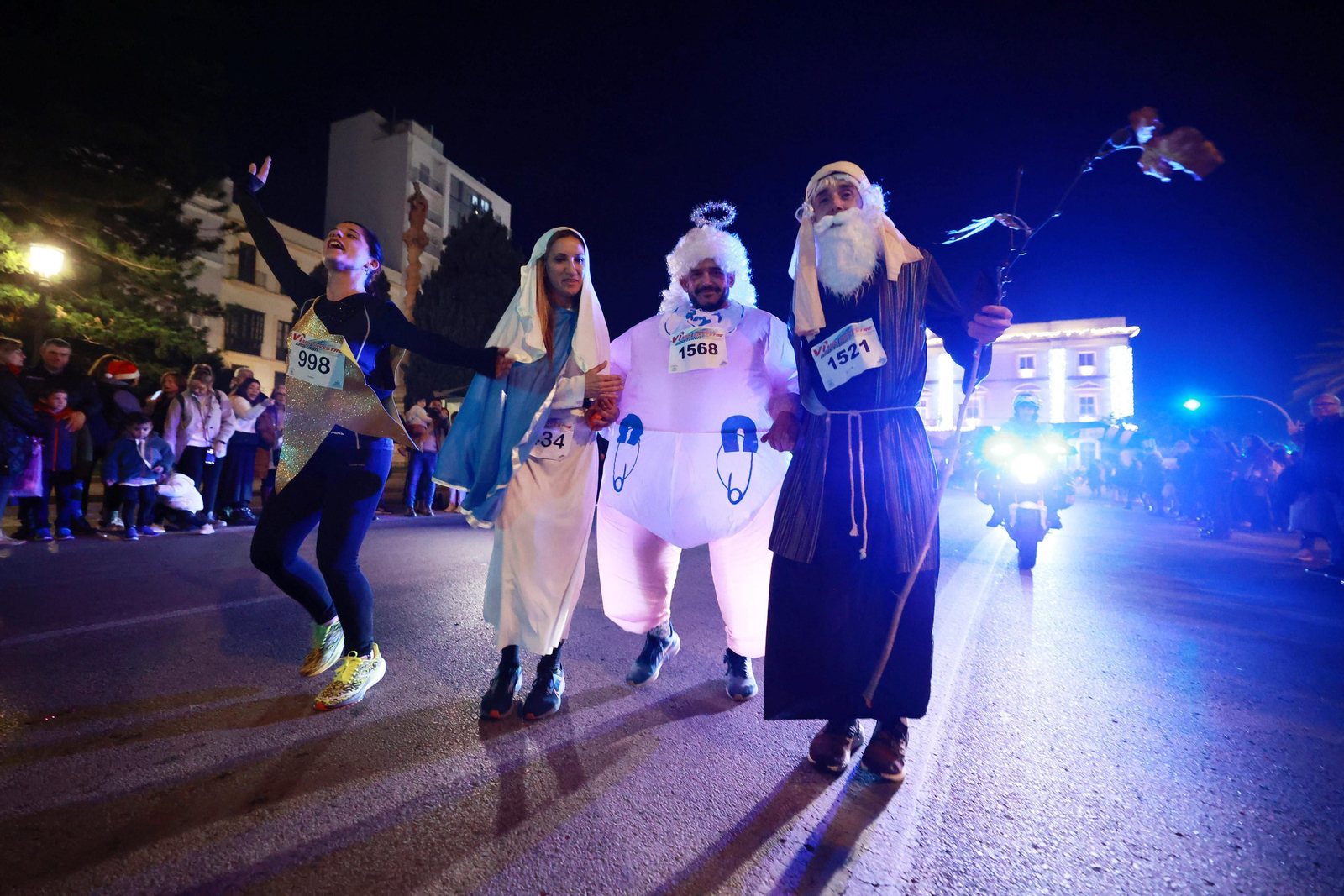 San Silvestre en Cádiz 2023: Las mejores y navideñas imágenes de la carrera