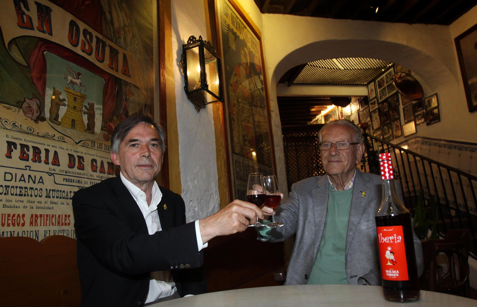 Paco Campos (a la derecha) junto a Pepe Cobos, en El Pimpi, en una foto de archivo.