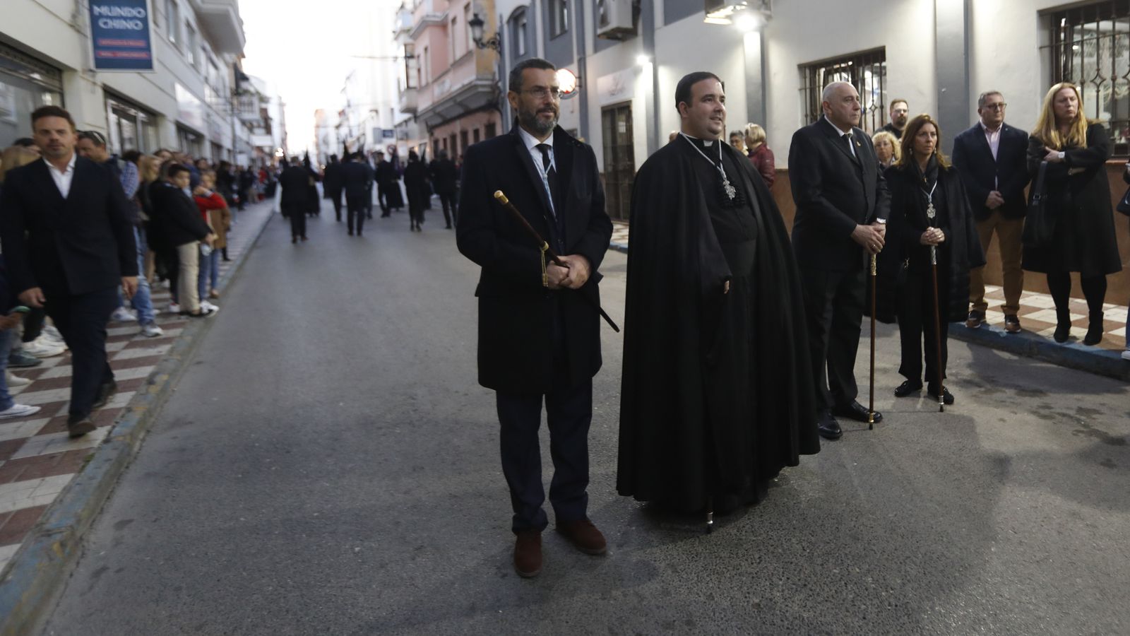 Las fotos del Viernes Santo en la Línea:  Cristo del Mar y Luz y Esperanza Nuestra, Soledad y Santo Entierro, Cristo del Amor y Misericordia y Amargura
