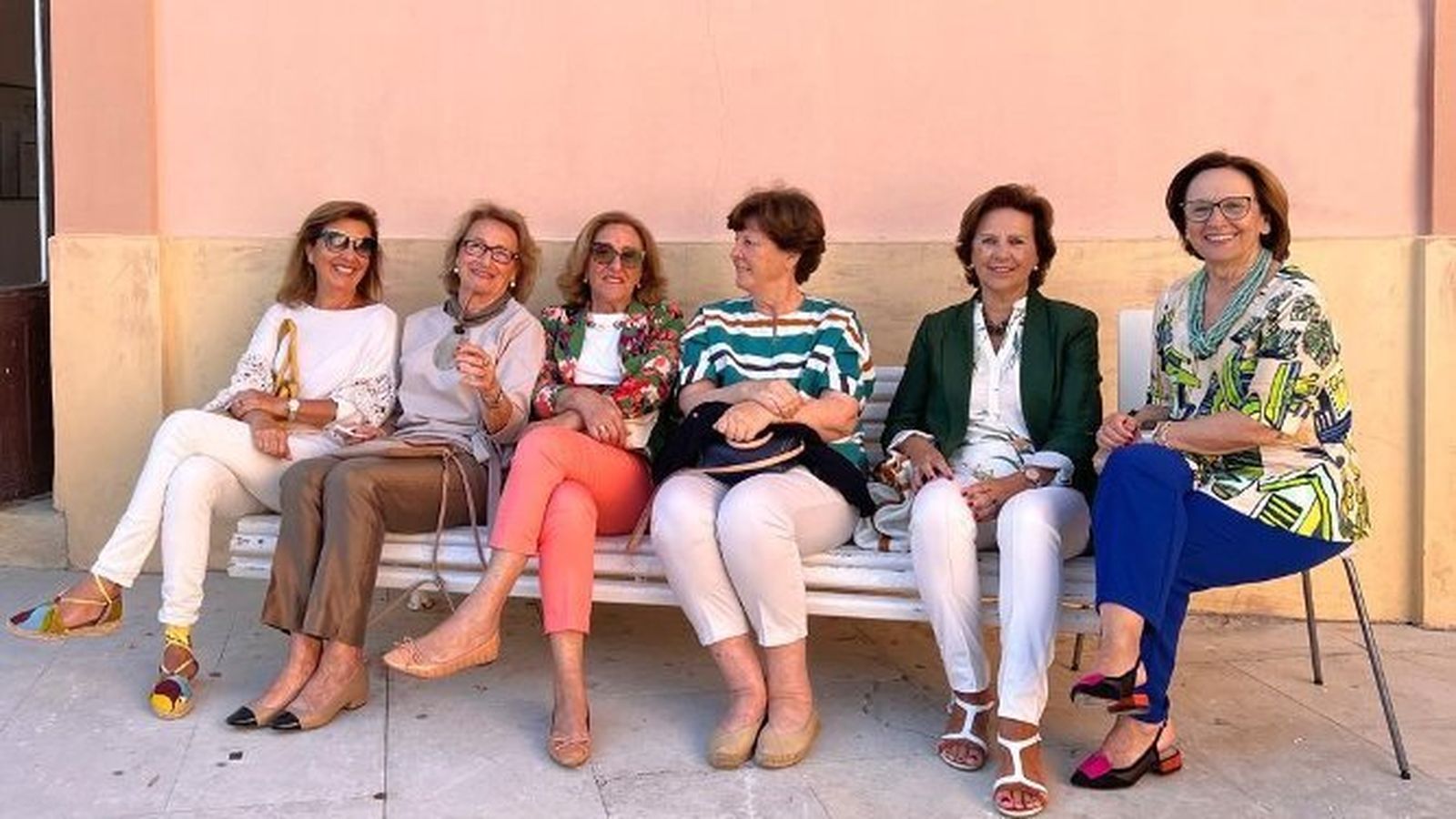 Isabel Soto, Paquita García de Veas, Maripe Cornejo, Carmen Cubiella, Rosa Alonso y María Ángeles Lamas,  coincidieron en la muestra.